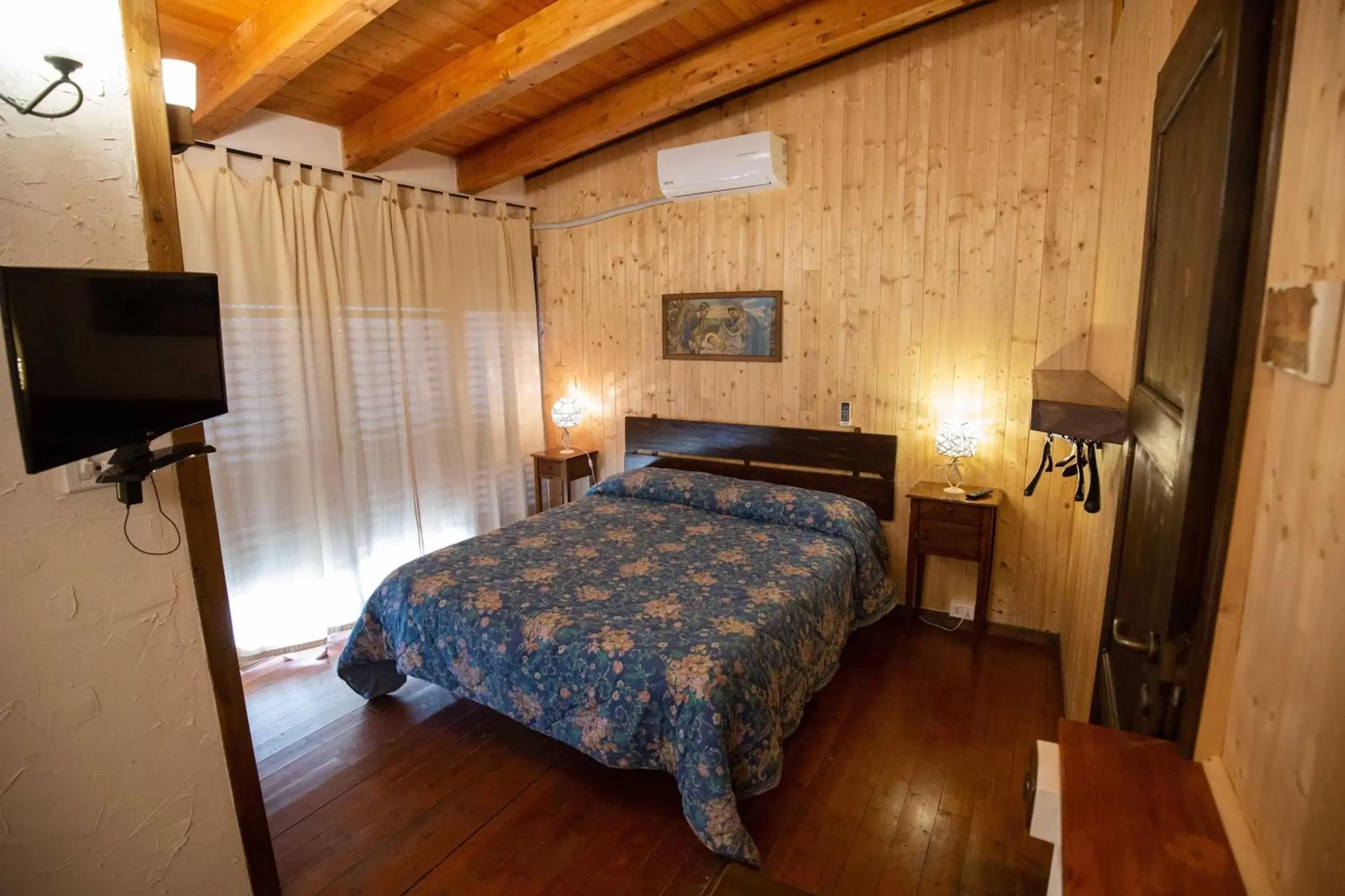 Bedroom, Bed in La Casa In Pietra