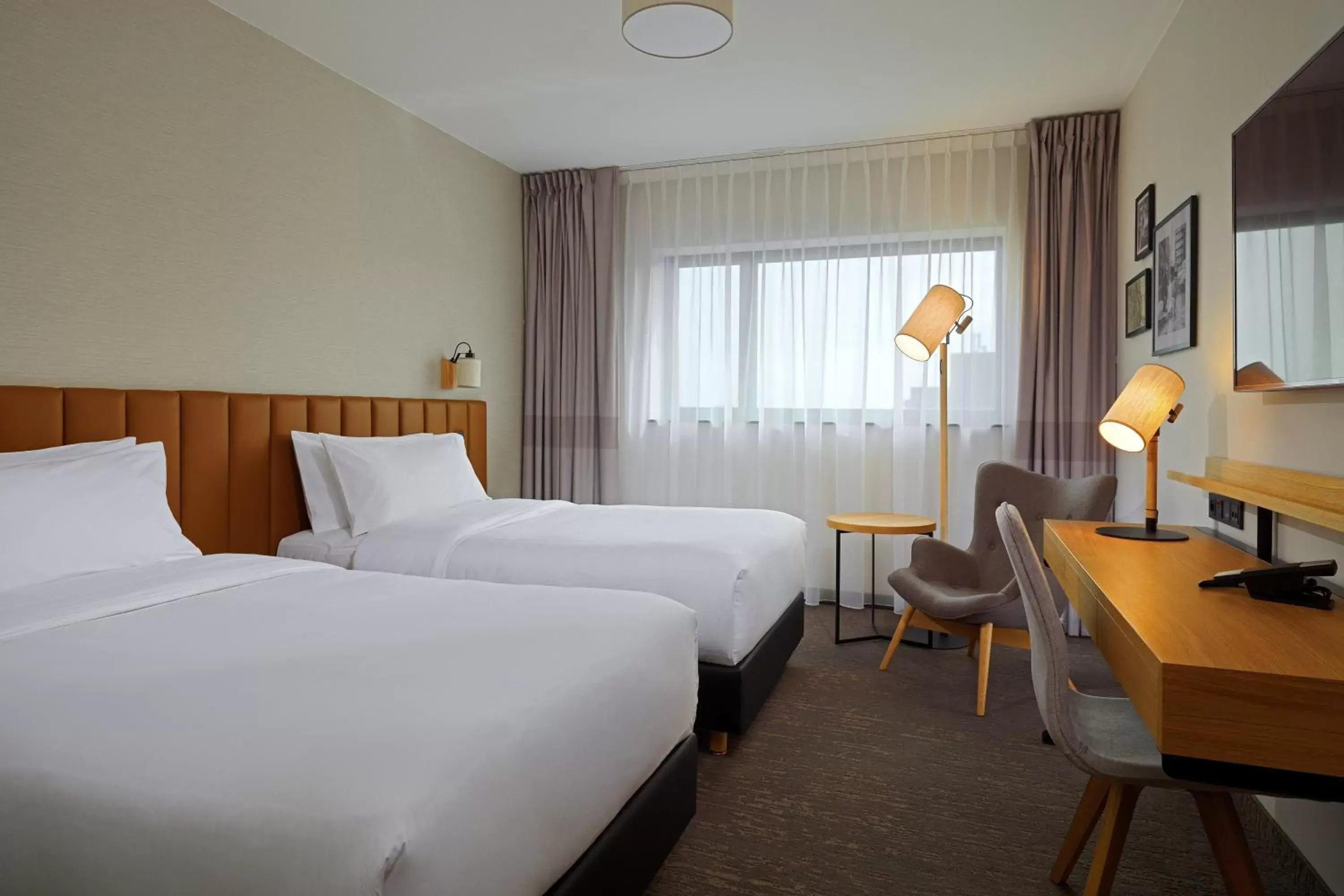 Photo of the whole room, Bed in Four Points by Sheraton Warsaw Mokotow