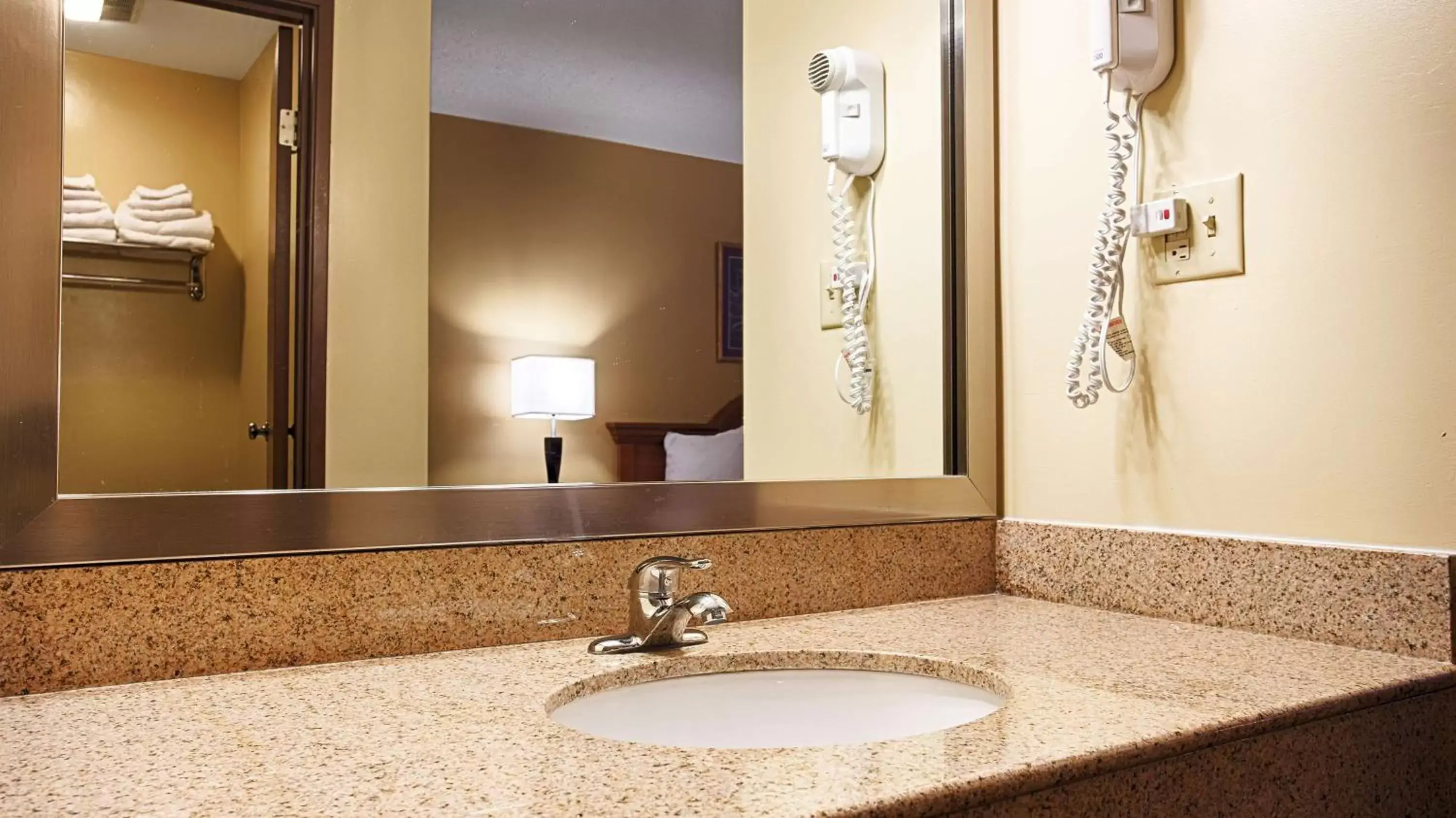 King Room with Bath Tub - Disability Access/Non-Smoking in Best Western Monticello King Room with Bath Tub - Disability Access/Non-Smoking in Best Western Monticello