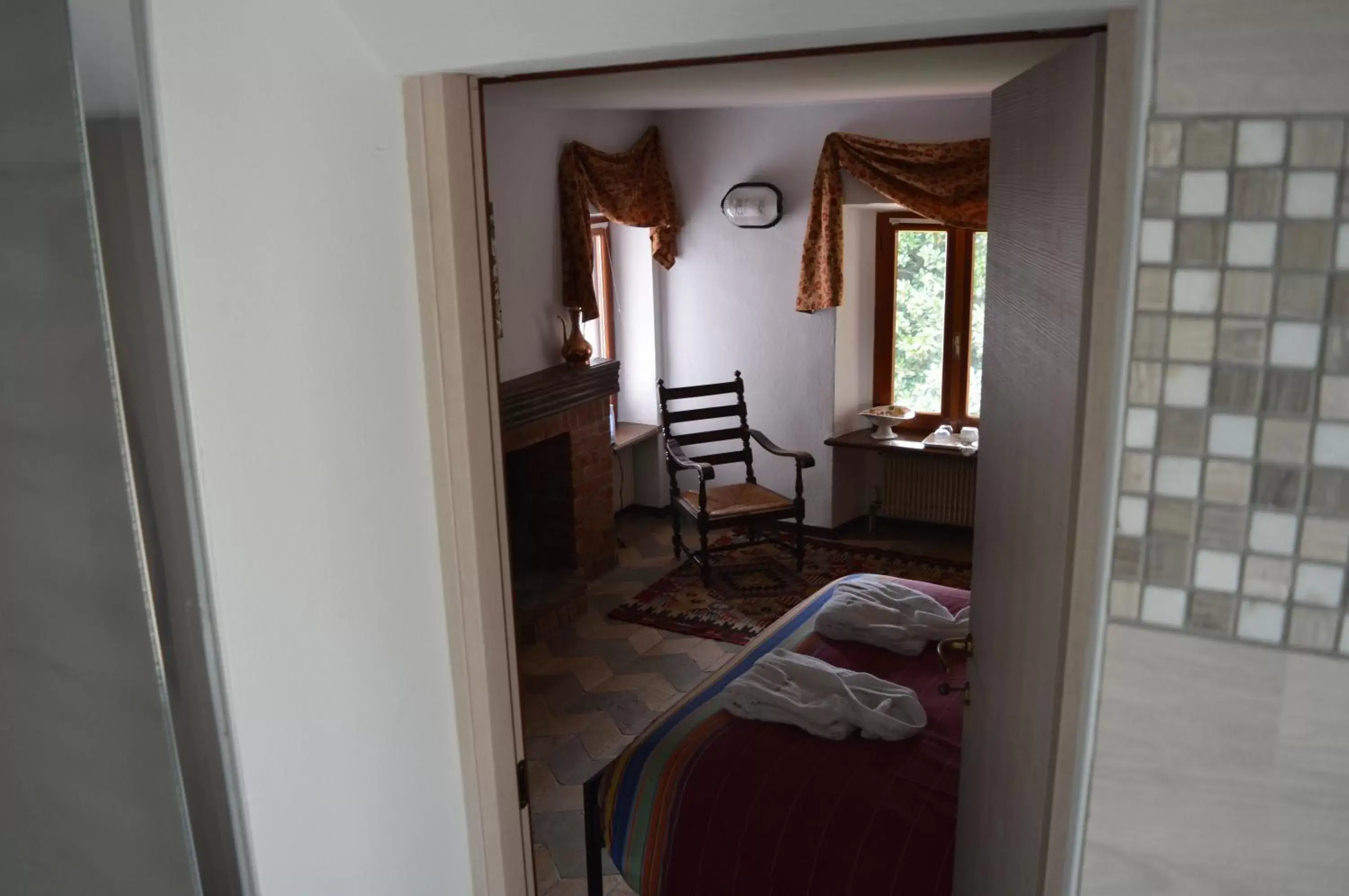 Photo of the whole room, Bed in L'uovo e la faina