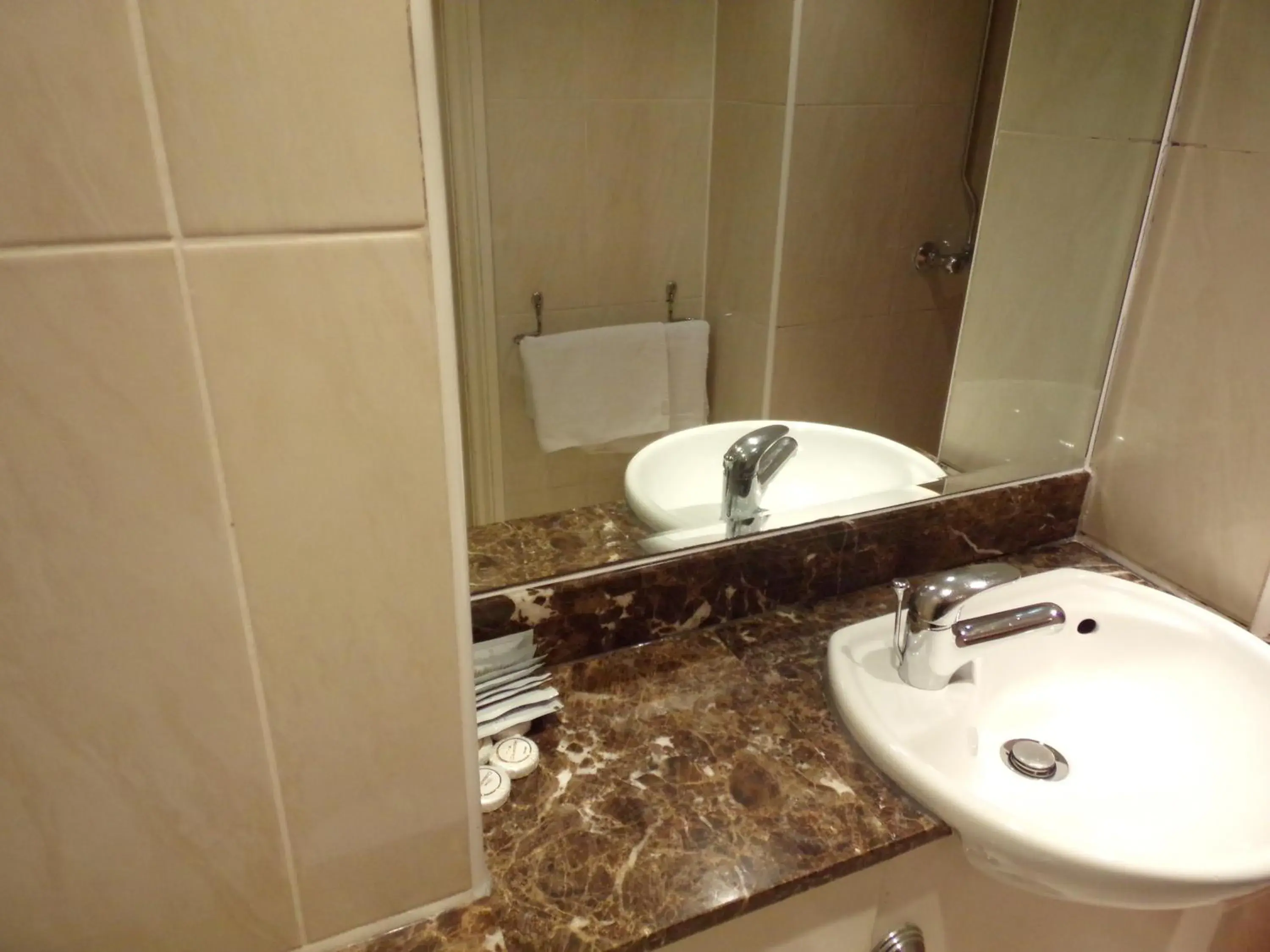 Bathroom in Wedgewood Hotel