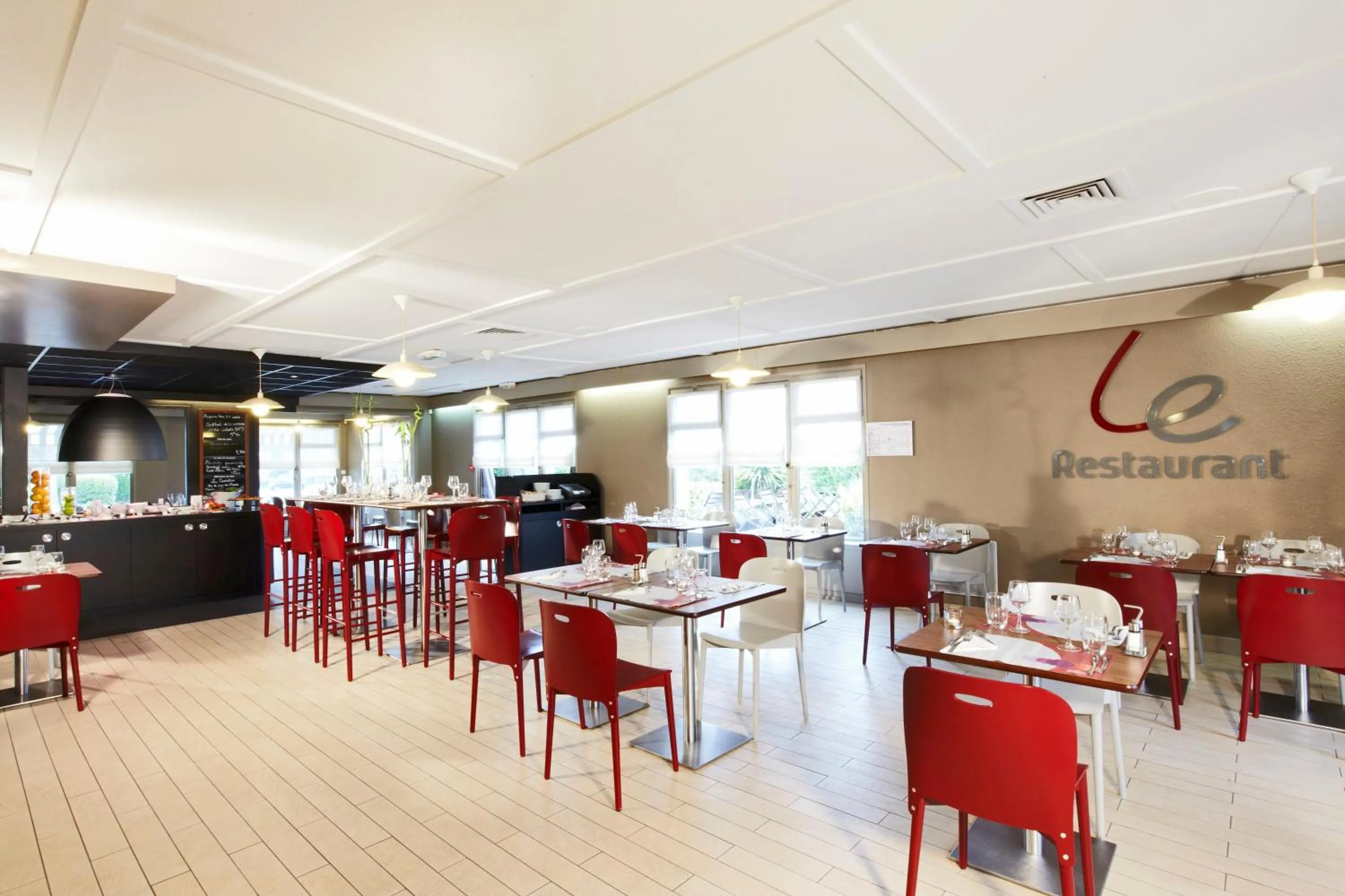 Restaurant/places to eat in Campanile Plaisir