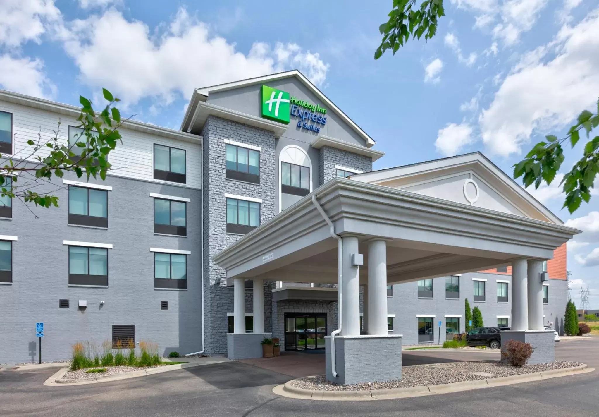 Property Building in Holiday Inn Express Hotel & Suites Shakopee, an IHG Hotel