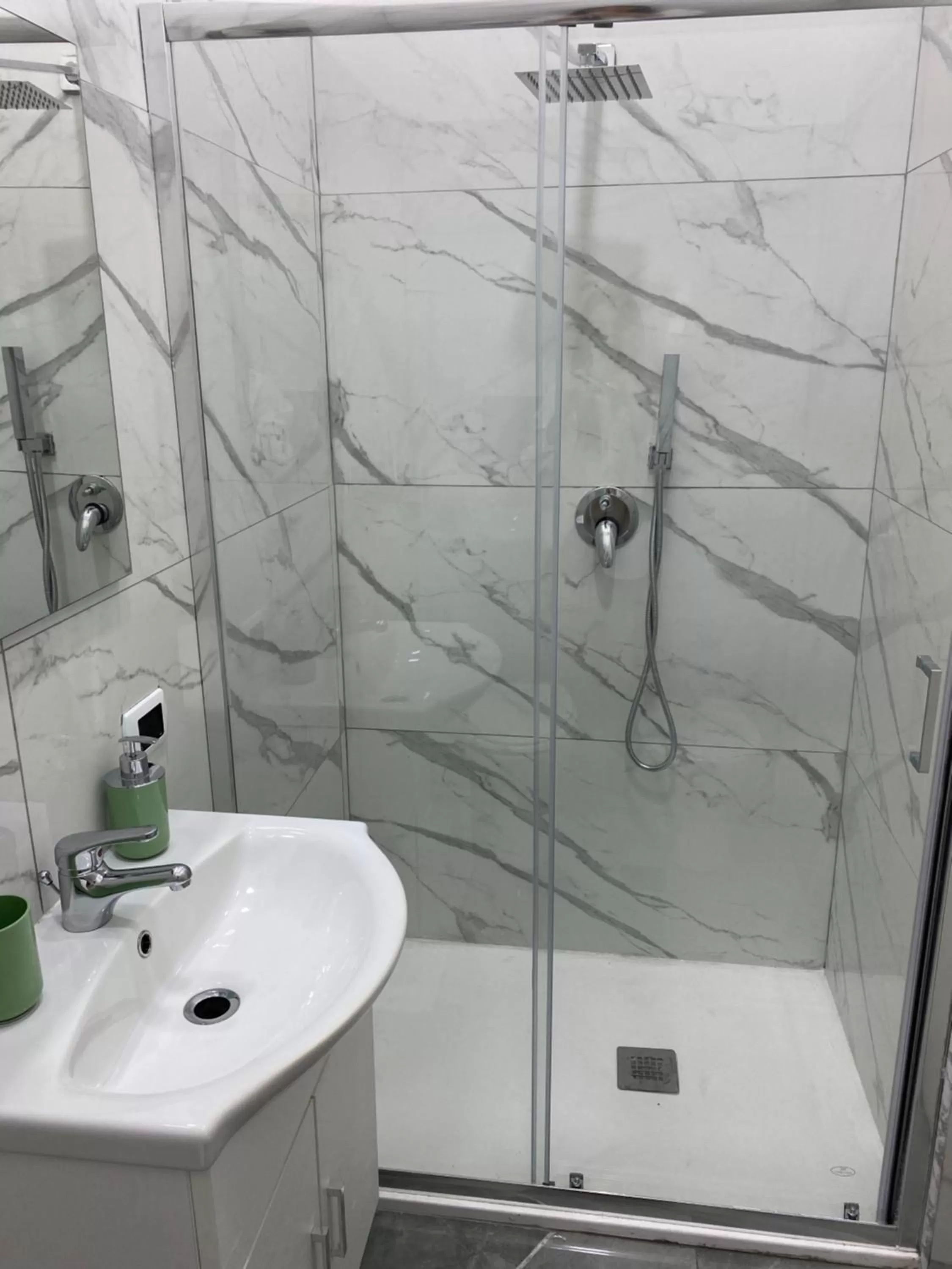 Bathroom in Domus Luigi Leone II