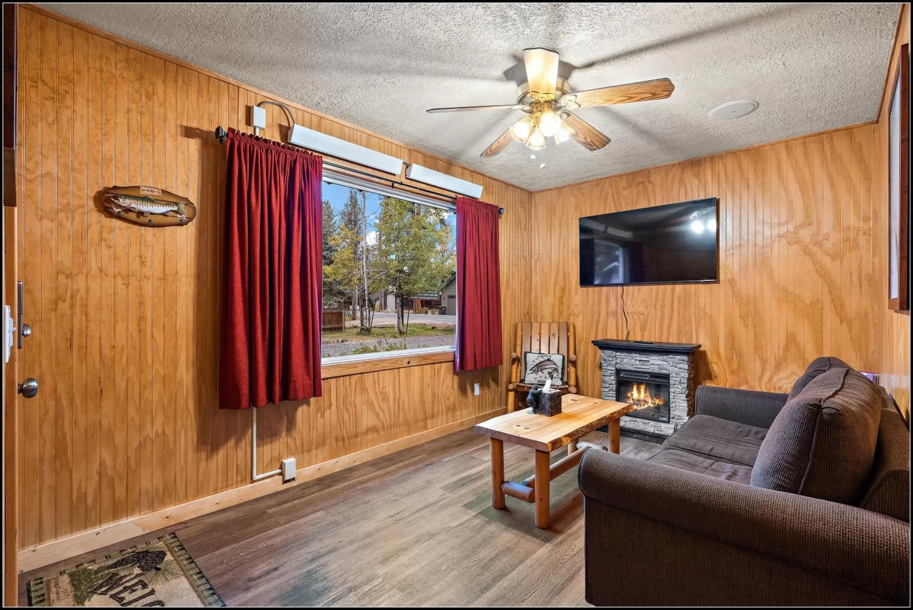 Communal lounge/ TV room, Seating Area in Brundage Bungalows