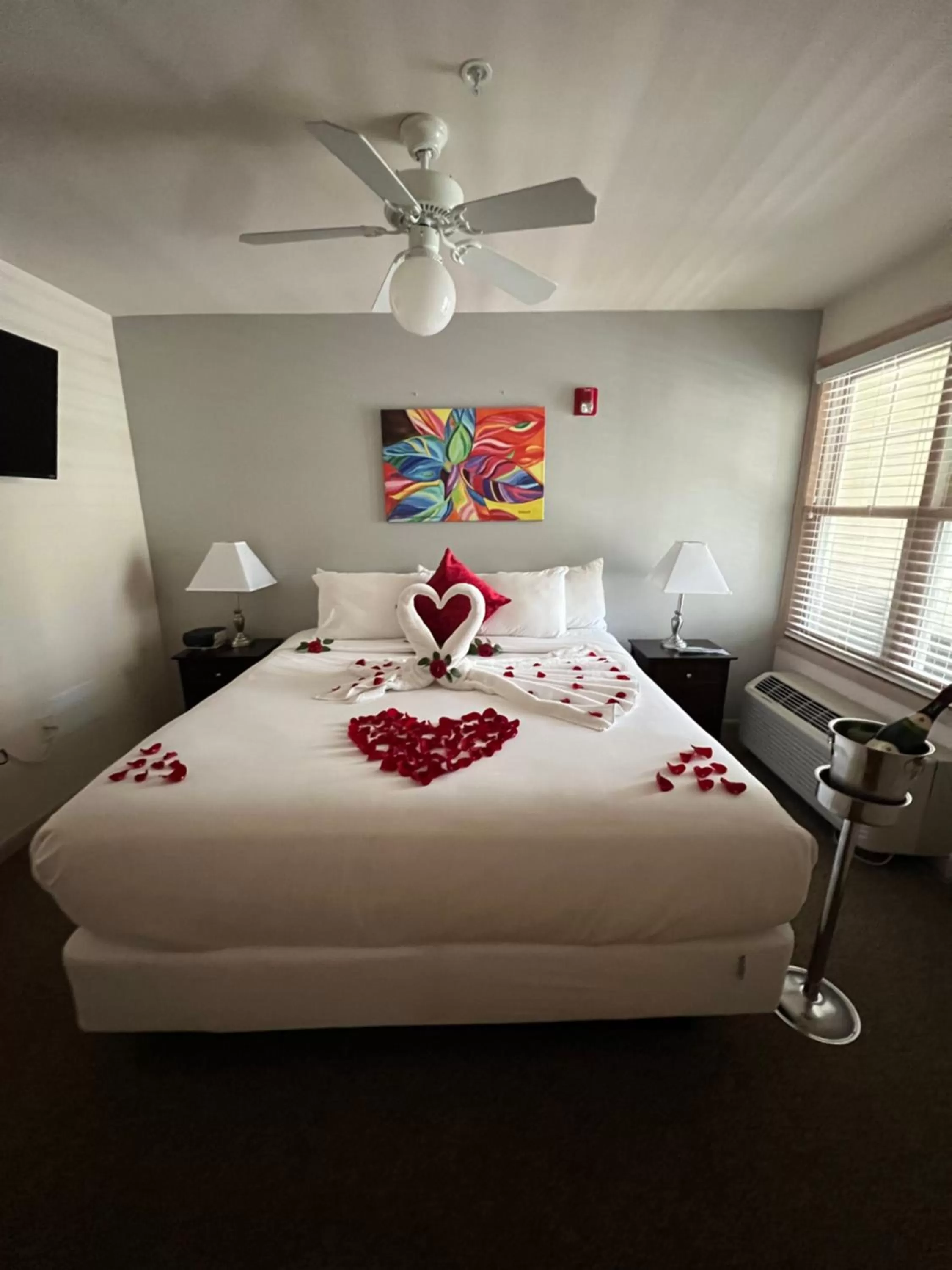 Bed in Mill Creek Hotel