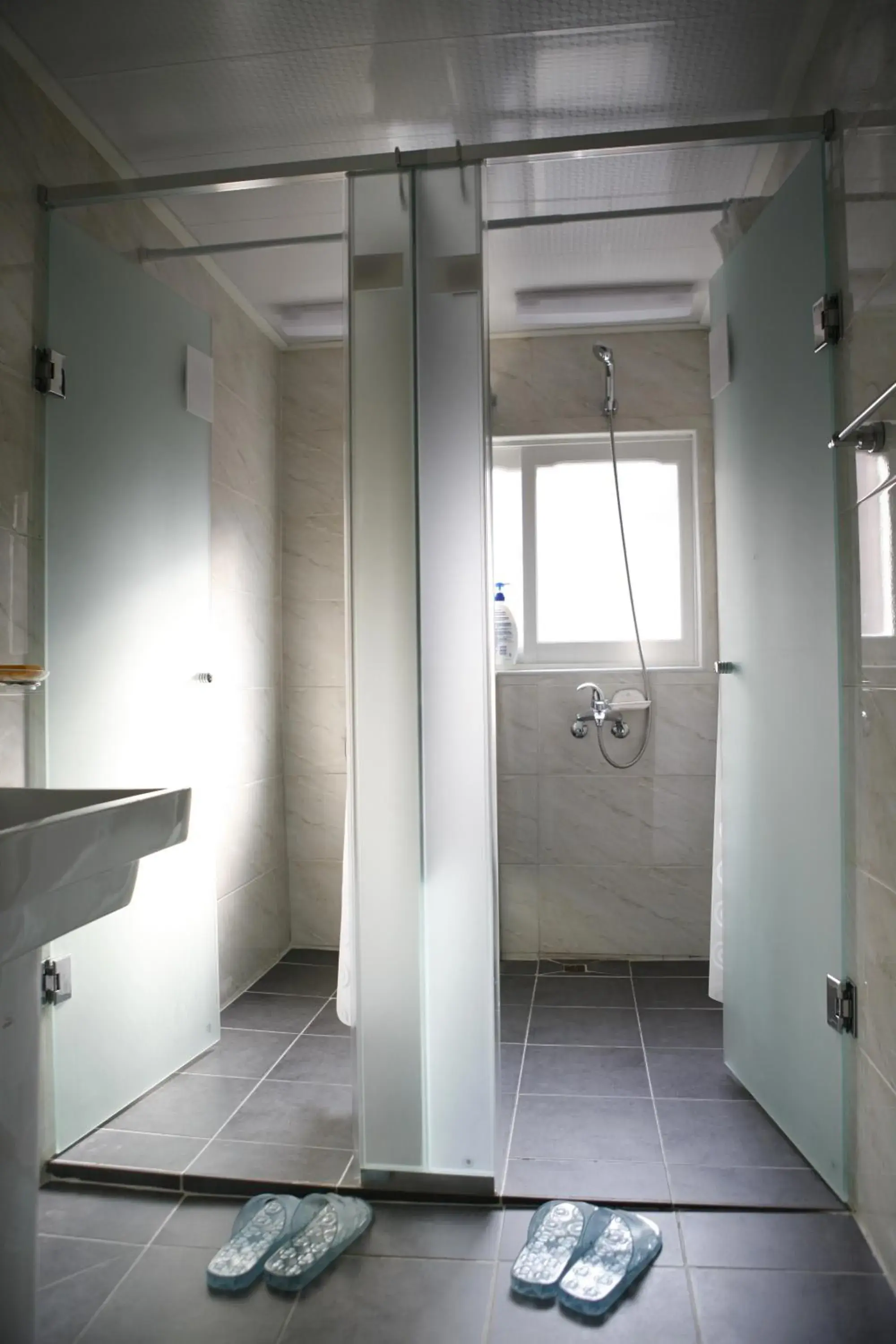 Shower, Bathroom in Birdsnest Hostel Hongdae