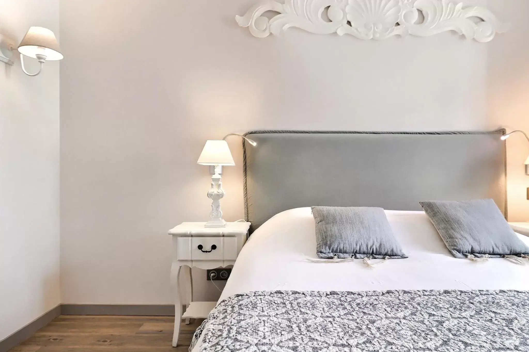 Property building, Bed in Grand Hôtel des Bains SPA