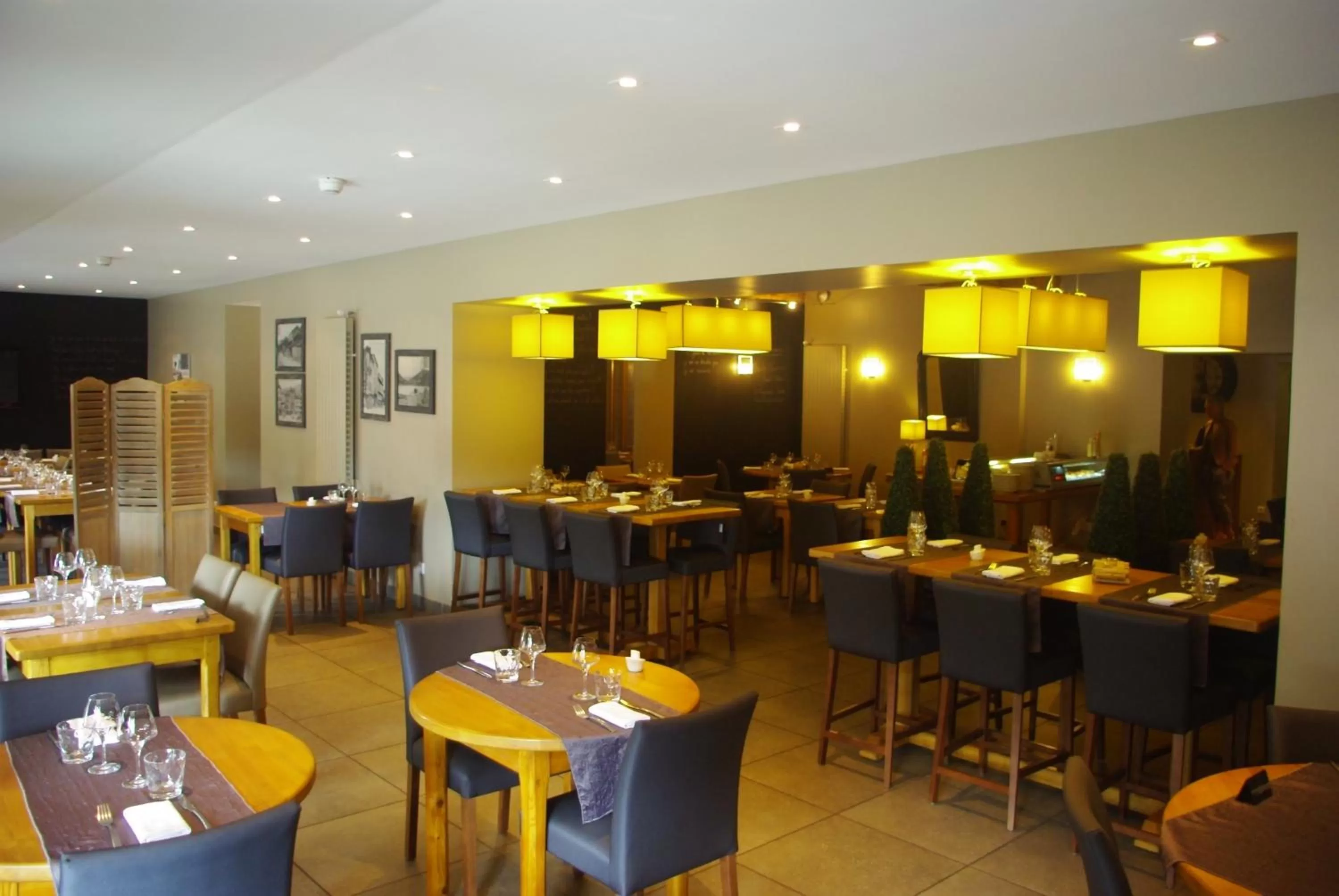 Restaurant/places to eat in Logis Hôtel Burnichon