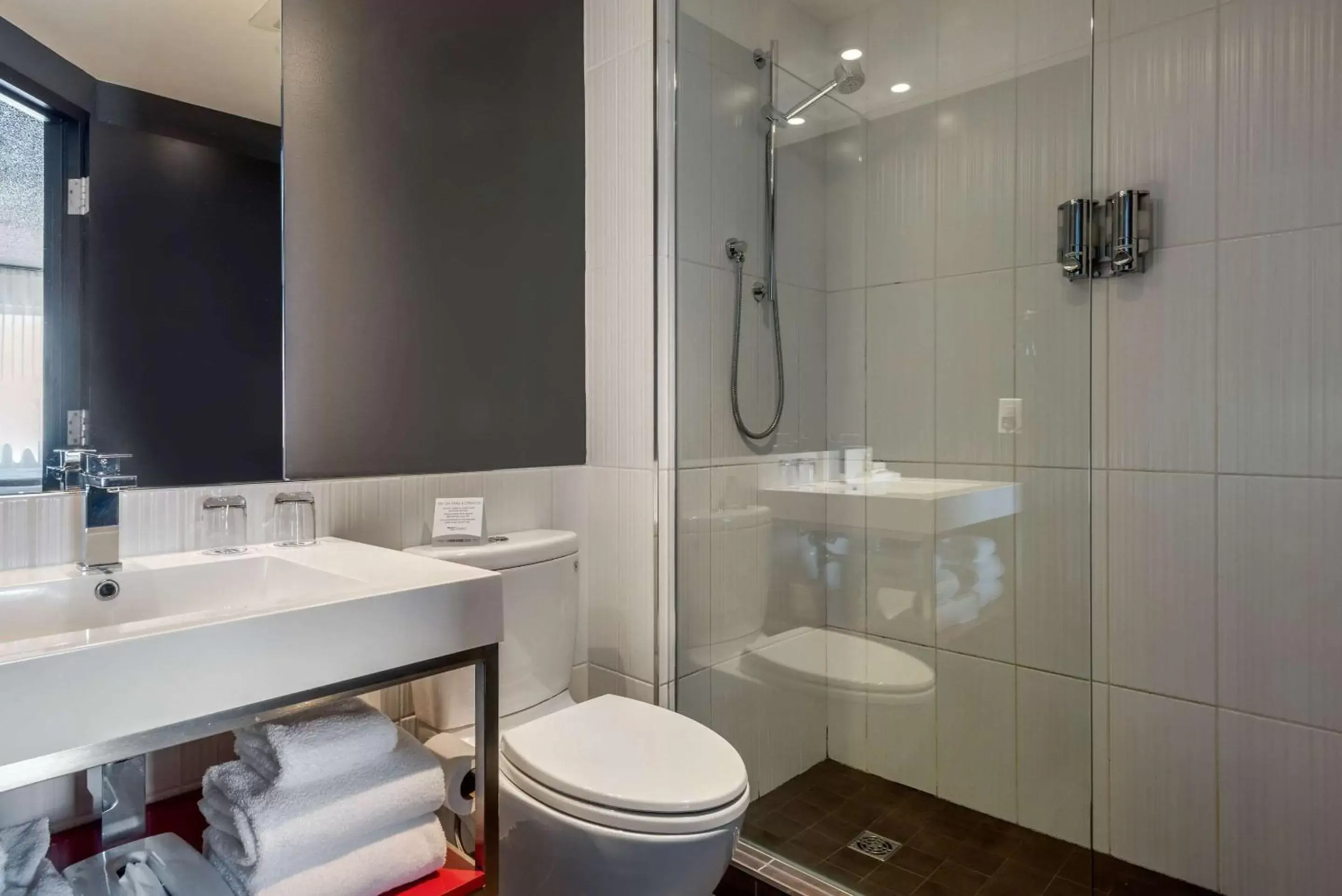 Bathroom in Hotel Quartier, Ascend Hotel Collection