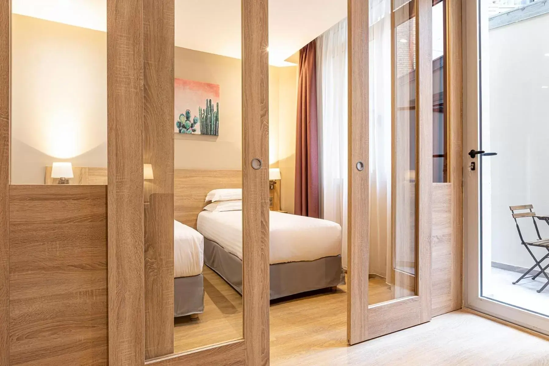 Bedroom, Bed in Paris d'Issy Hôtel Porte de Versailles