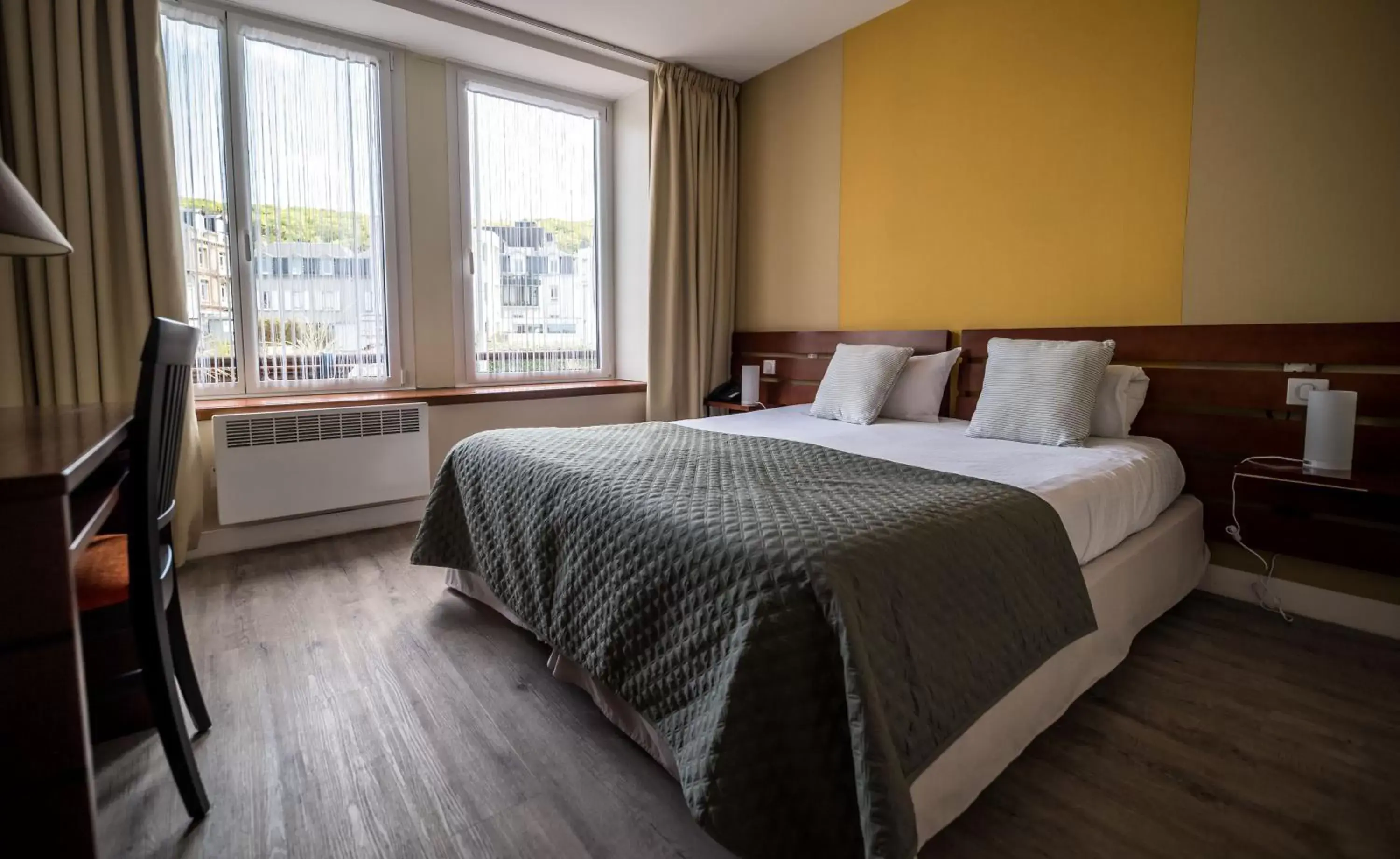 Classic Double Room with view on Place Clemenceau in LOGIS HOTEL - La Petite Rade Classic Double Room with view on Place Clemenceau in LOGIS HOTEL - La Petite Rade