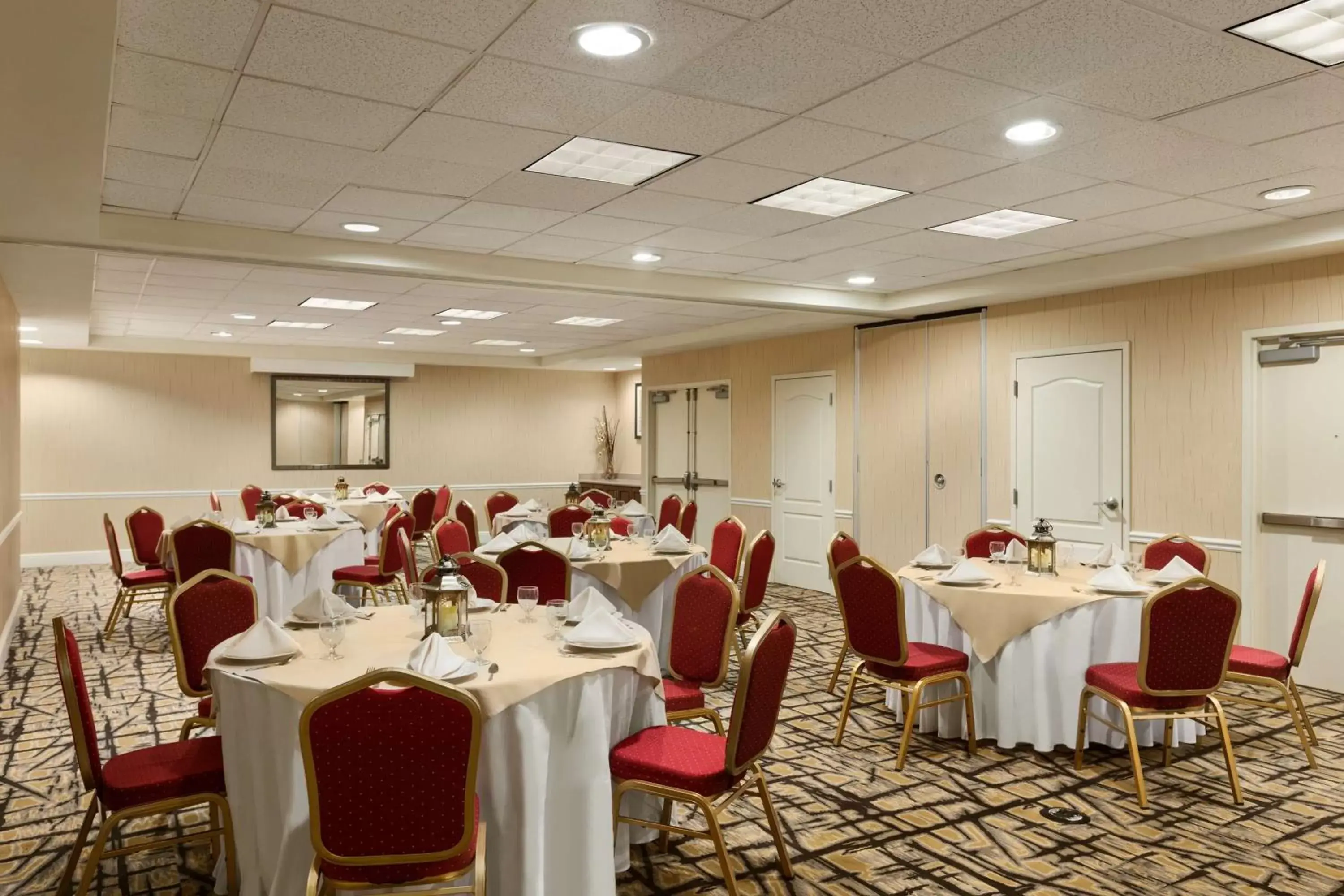 Meeting/conference room, Restaurant/Places to Eat in Hilton Garden Inn Shelton