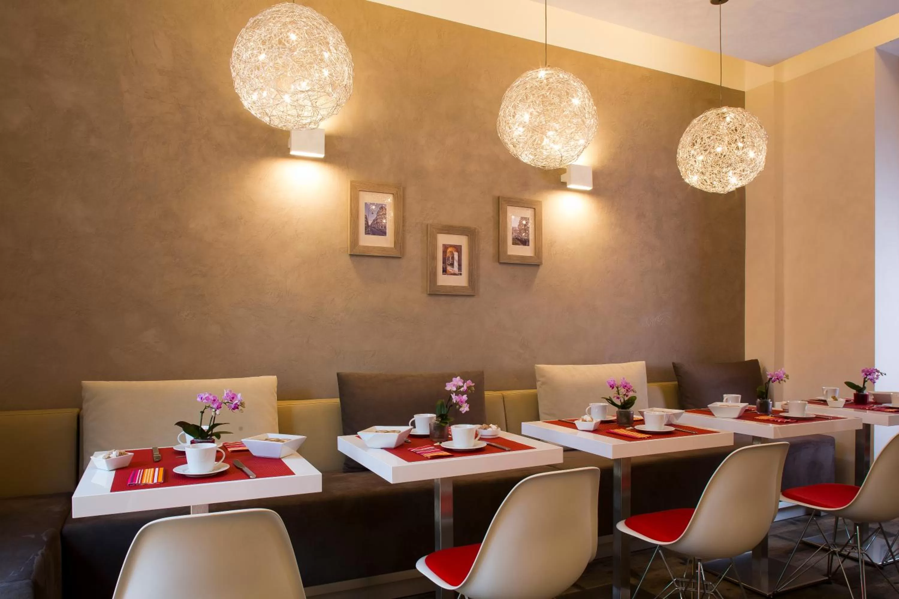 Restaurant/places to eat in Hotel des Arceaux