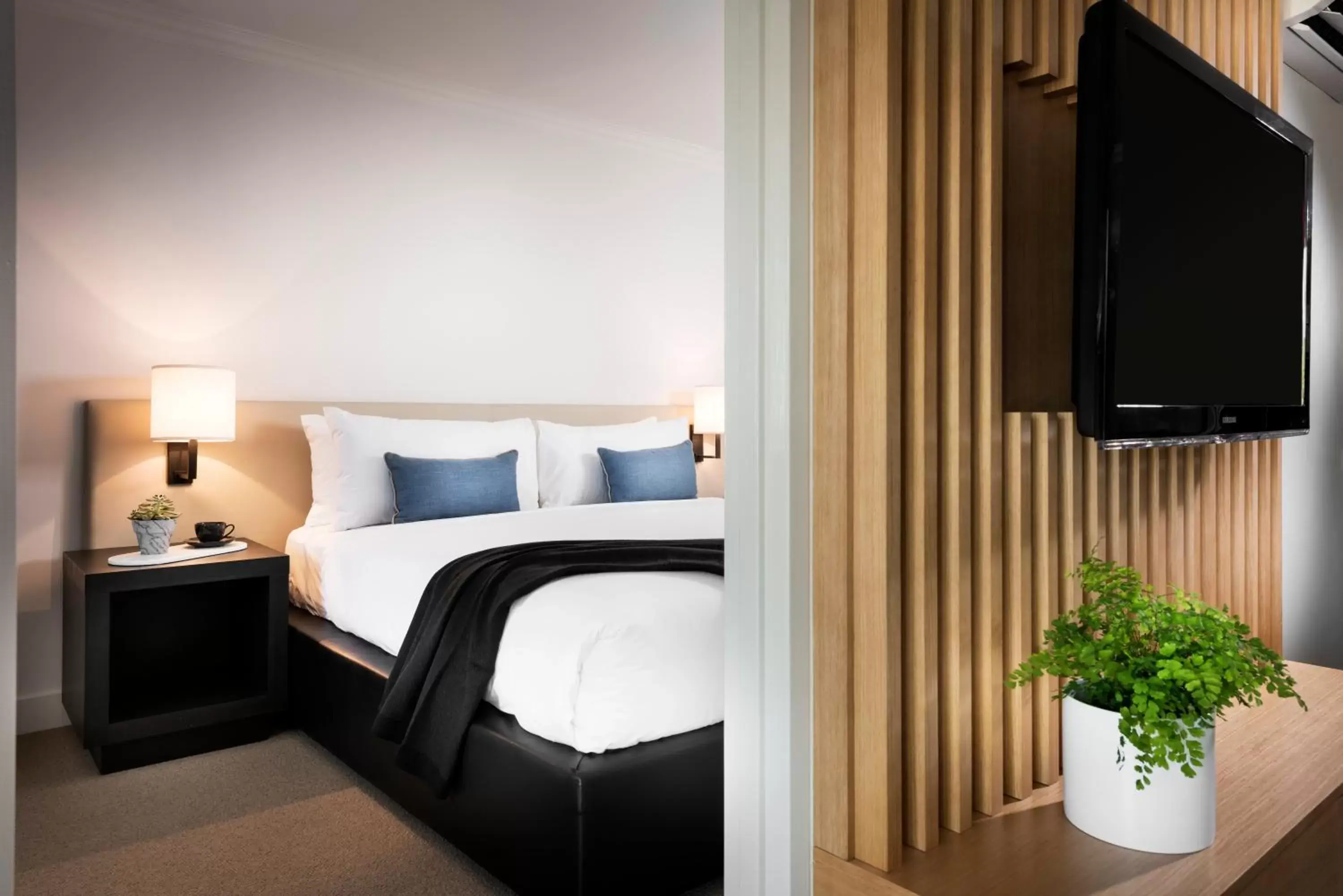 Bedroom, Bed in Tradewinds Hotel and Suites Fremantle
