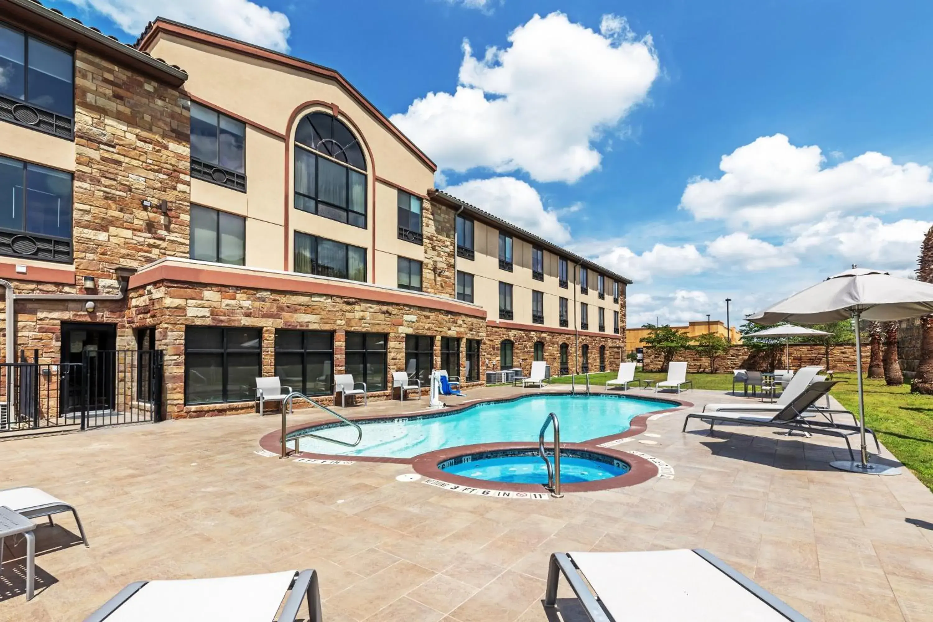 Swimming pool, Property Building in Holiday Inn Express & Suites Austin NW – Lakeway, an IHG Hotel