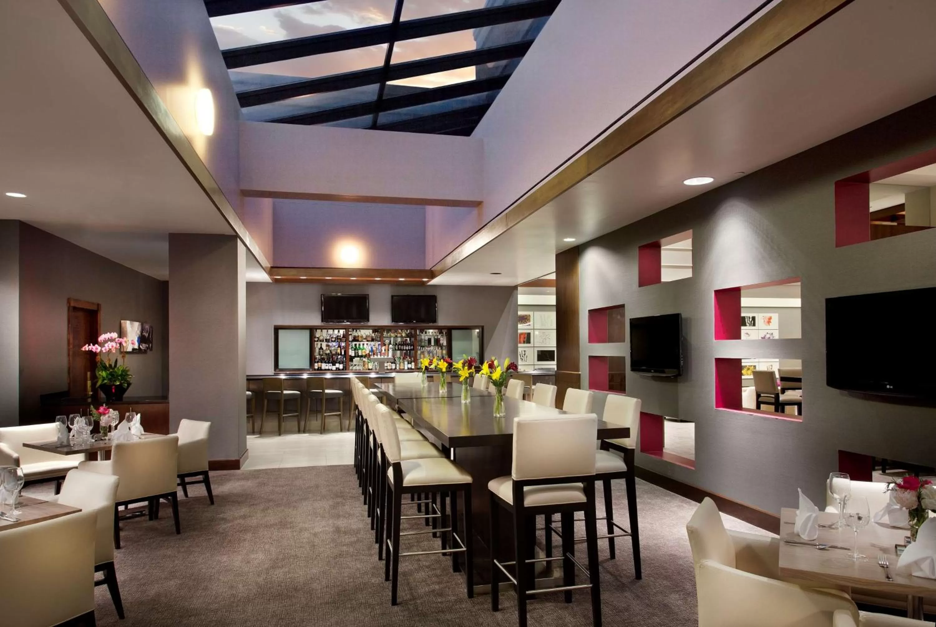 Lounge or bar in Hyatt Regency Deerfield