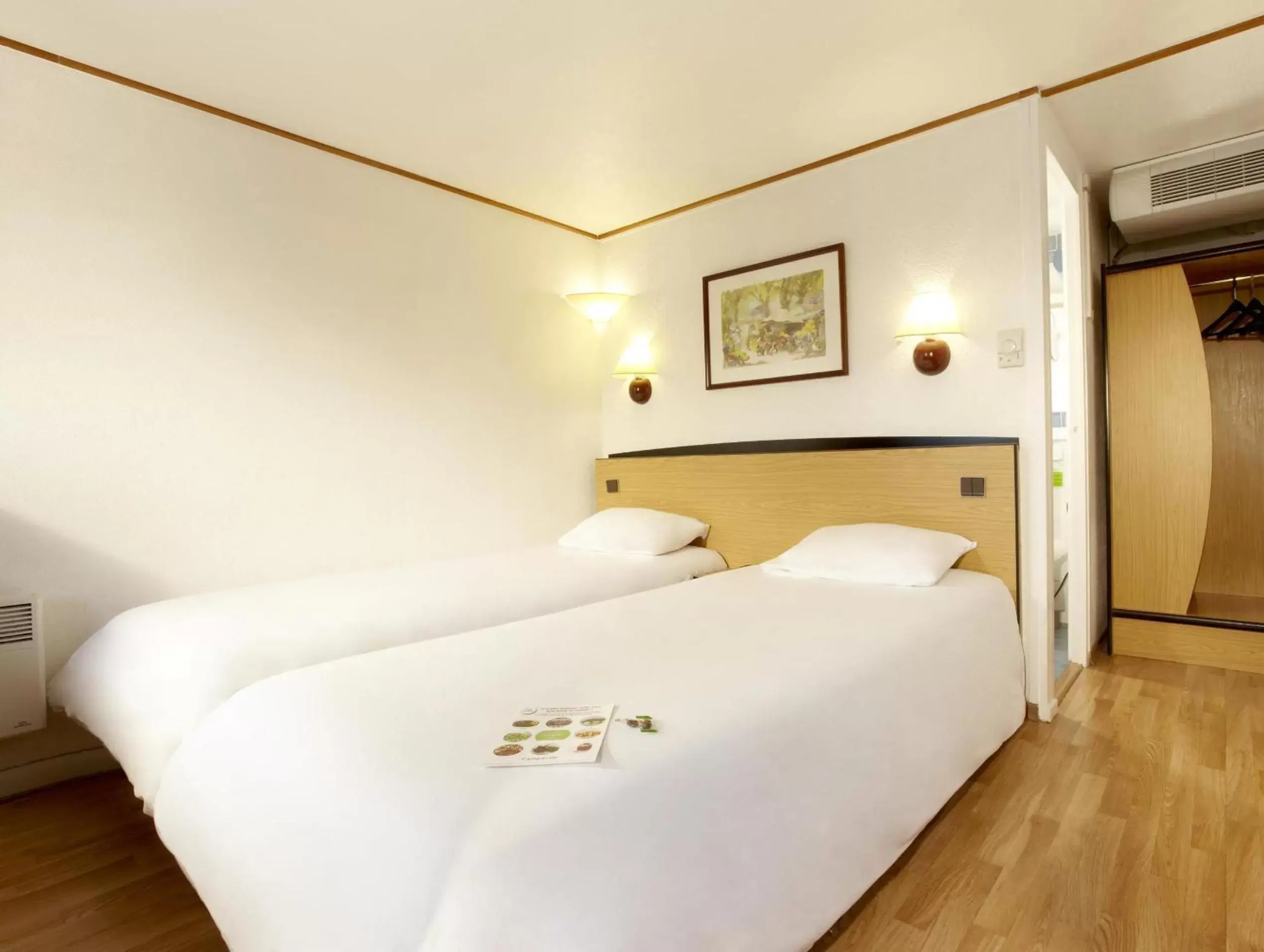 Bedroom, Bed in Campanile Strasbourg - Illkirch Geispolsheim