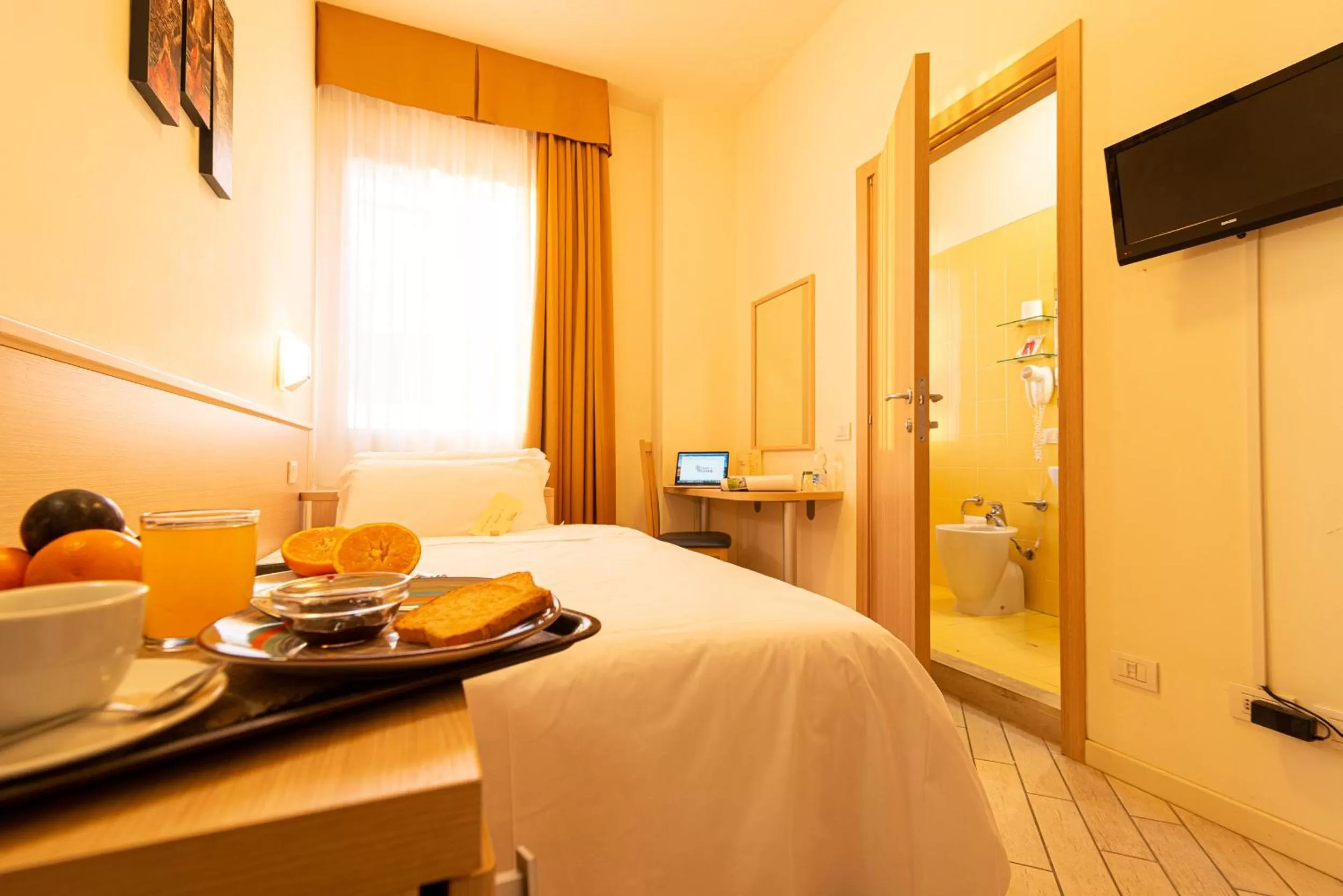 Bedroom, Bed in Hotel Mirandola