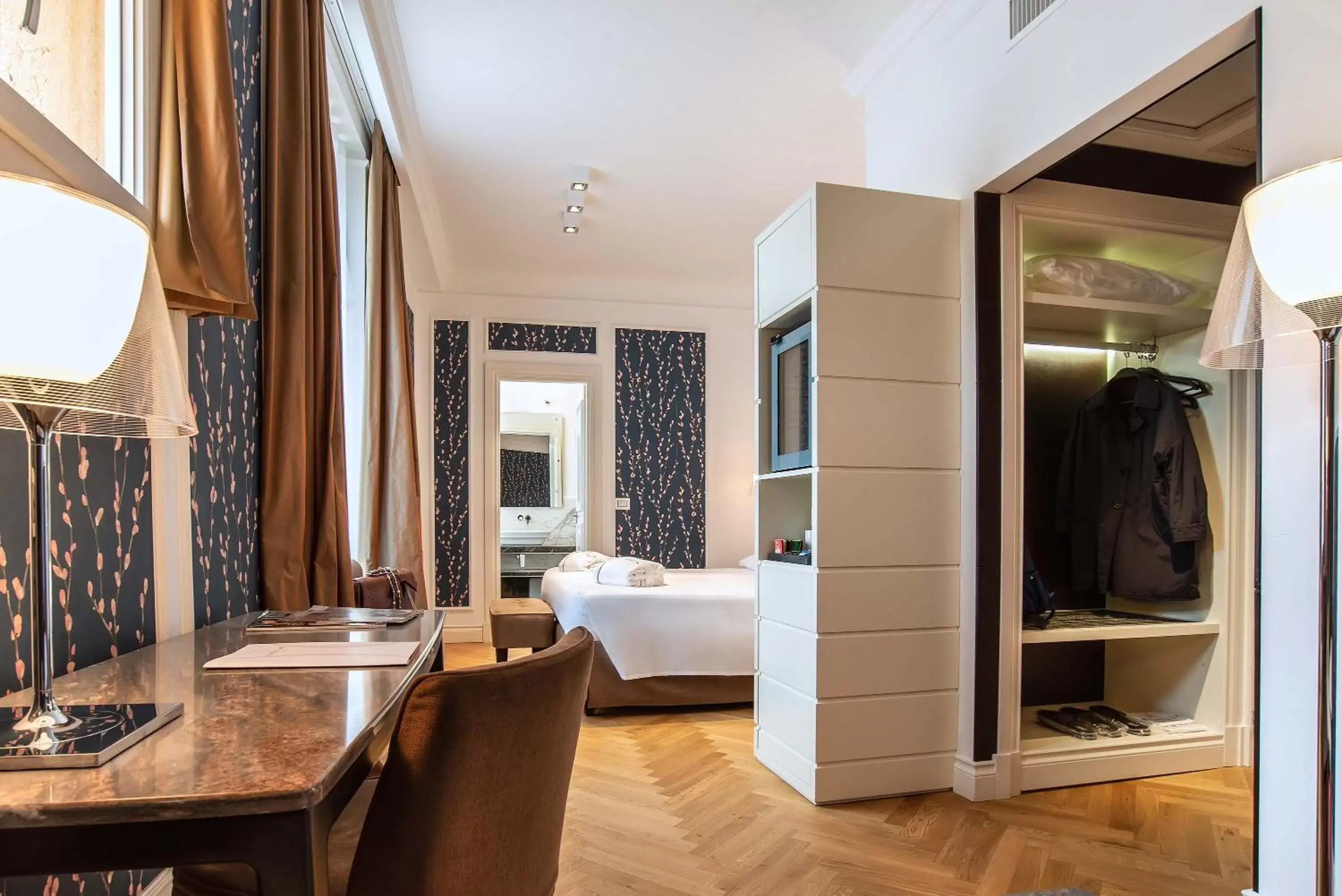 Photo of the whole room, Bathroom in Hotel Damaso