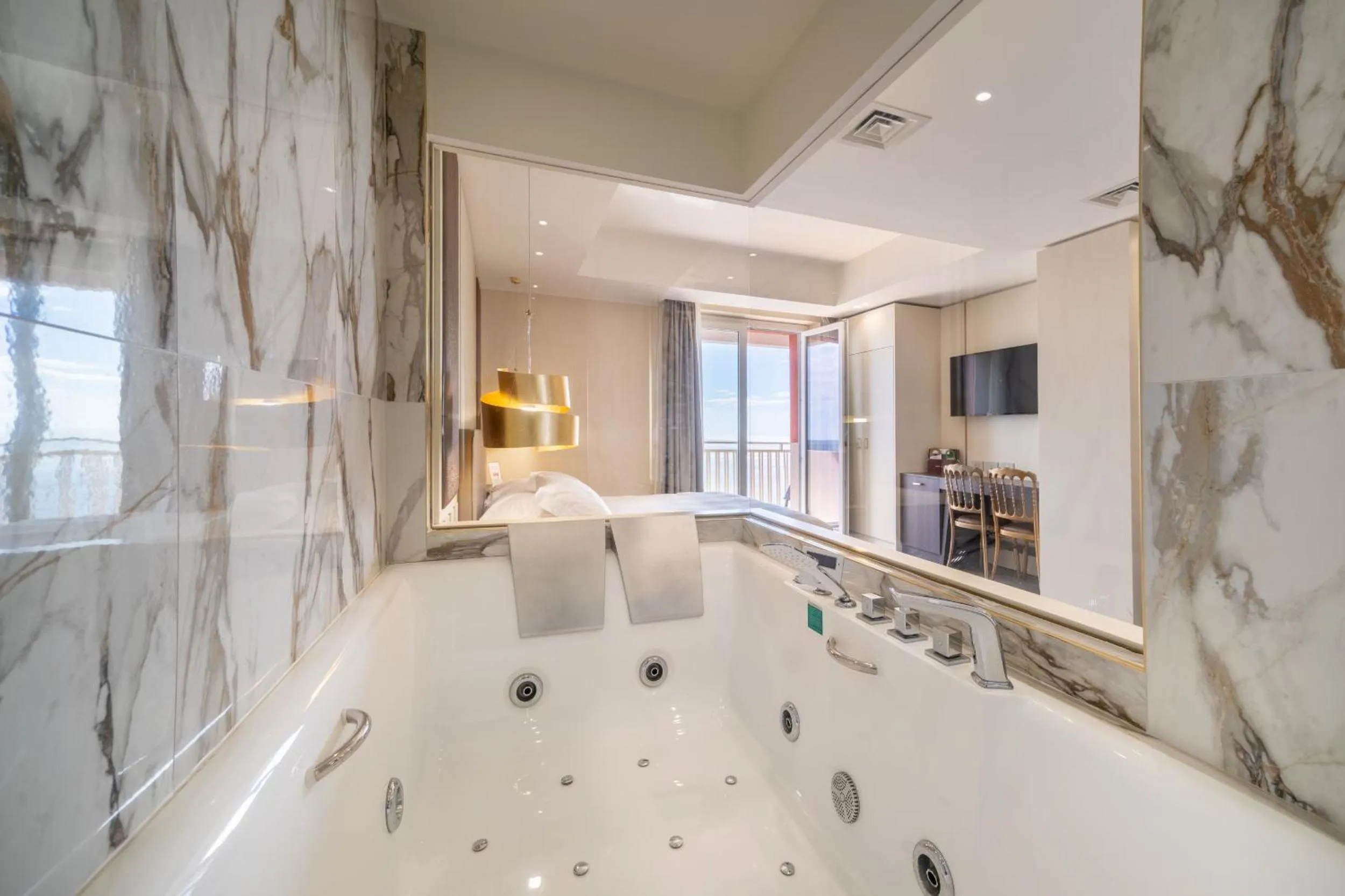 Hot Tub in Hotel Palace