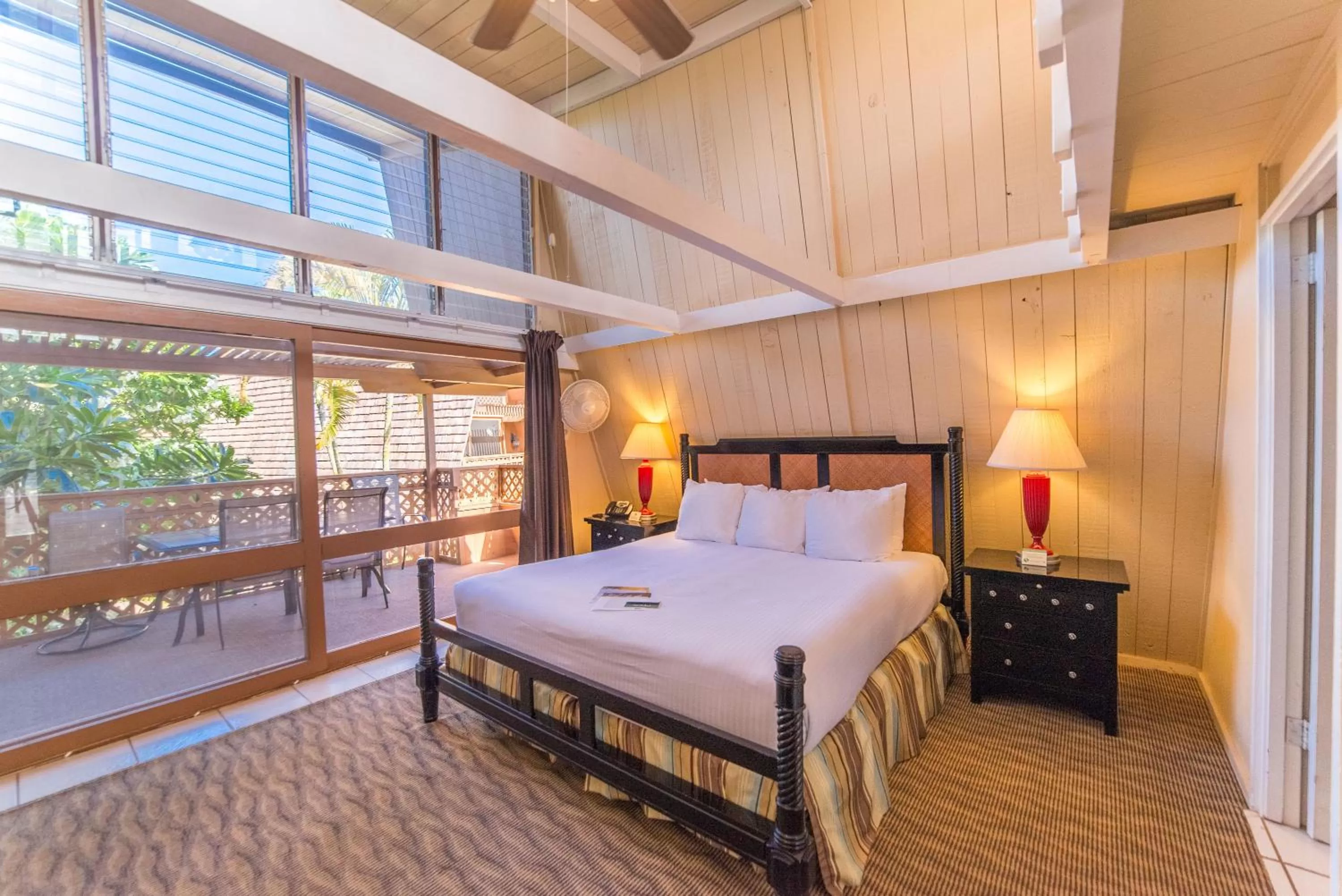 Bed in Hotel Moloka'i