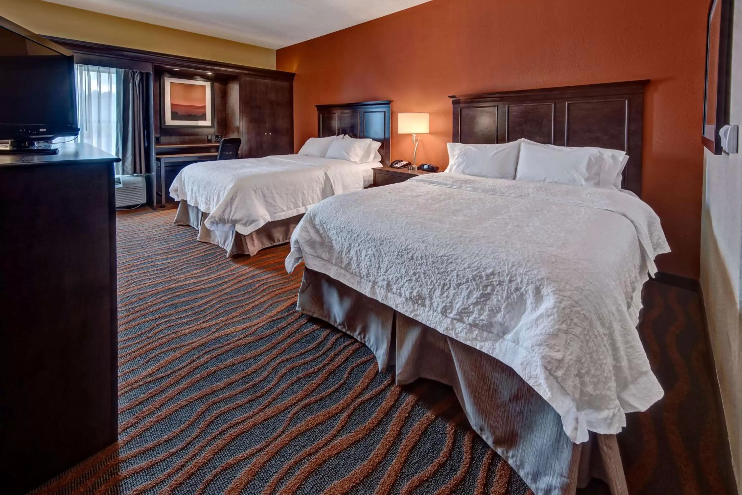 Bed in Hampton Inn by Hilton Clarksville