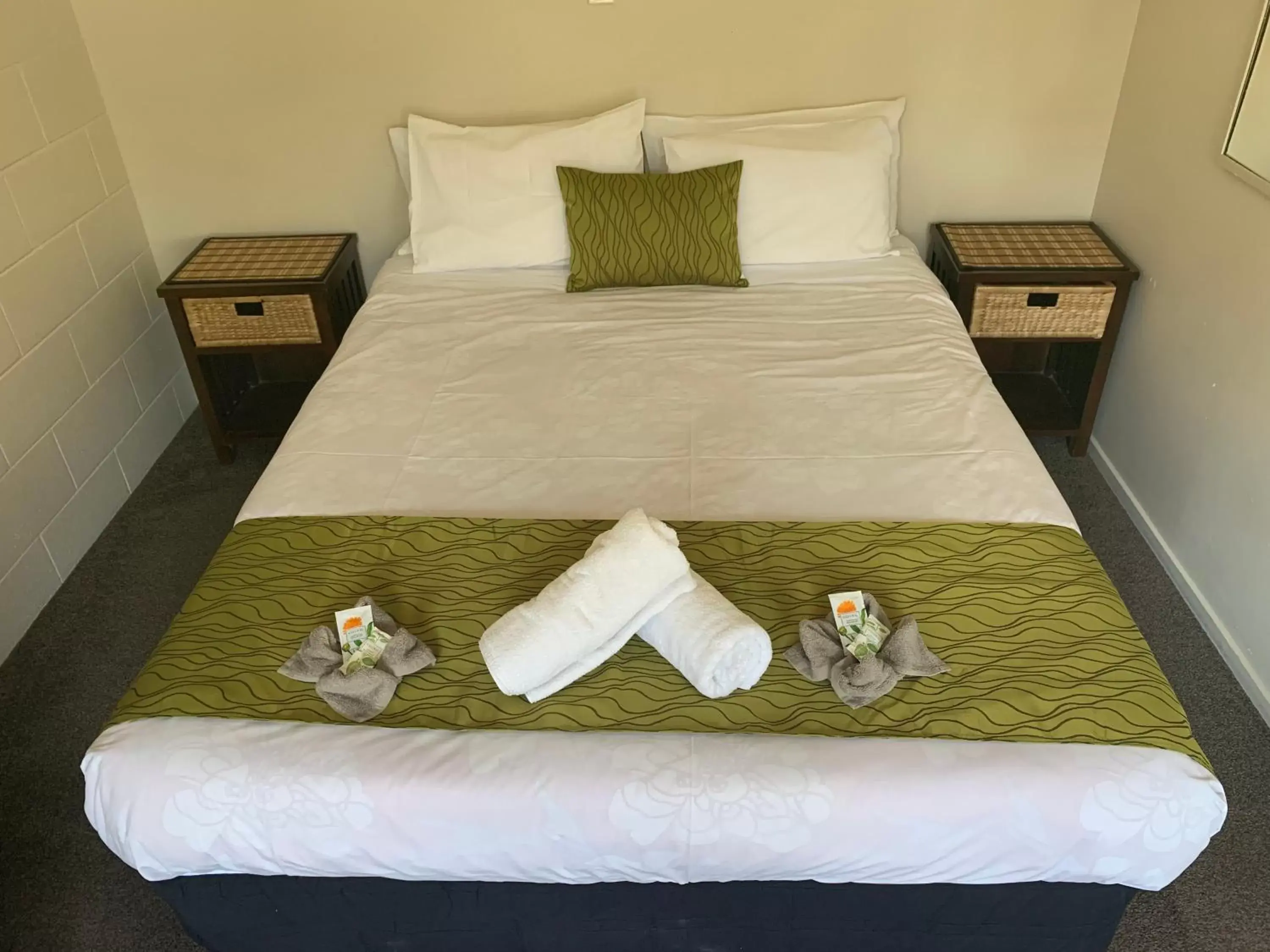 Bed in Aloha Seaview Resort Motel