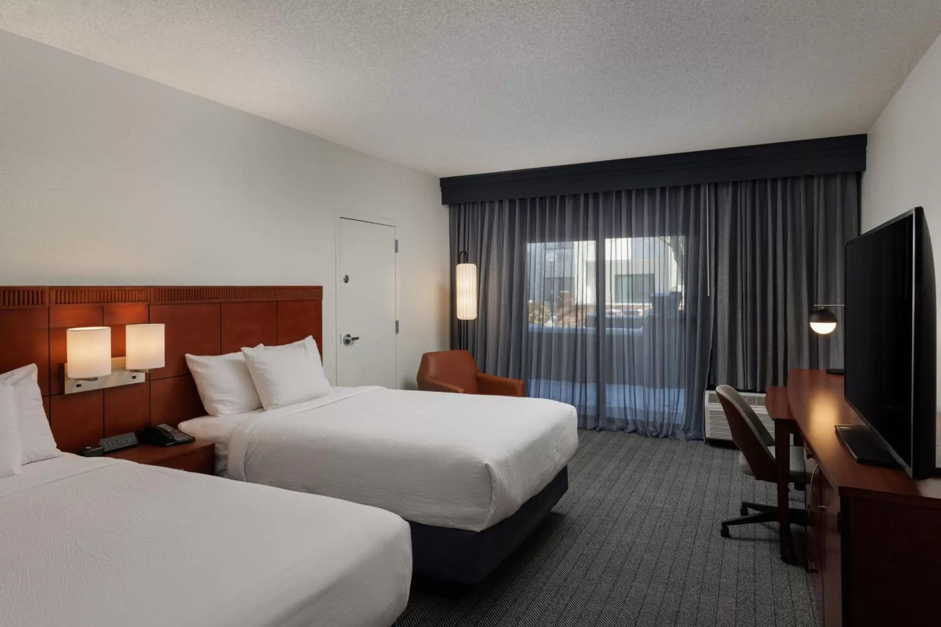 Photo of the whole room in Courtyard by Marriott Denver Central Park