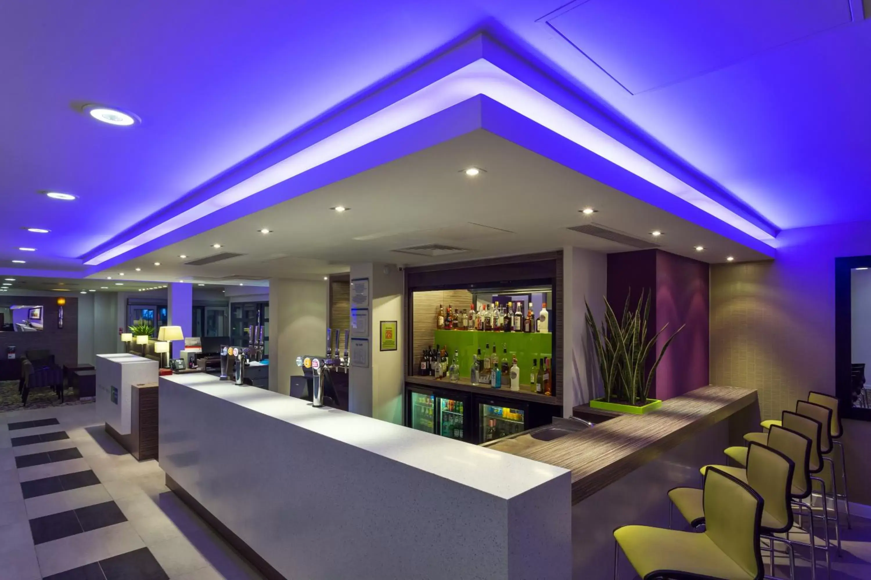 Lounge or bar, Lounge/Bar in Holiday Inn Express Harlow, an IHG Hotel