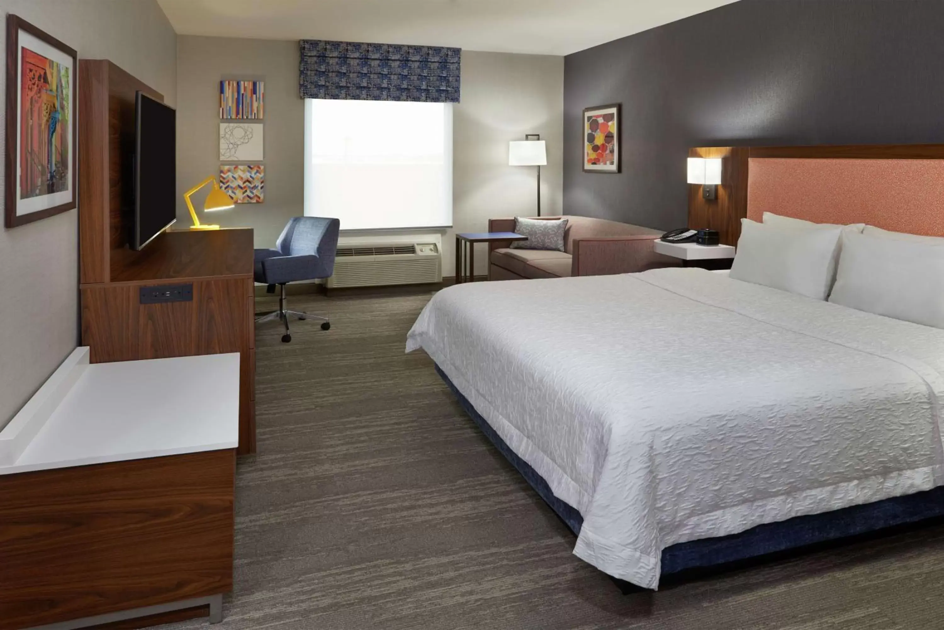 Bedroom, Bed in Hampton Inn & Suites Montreal-Dorval