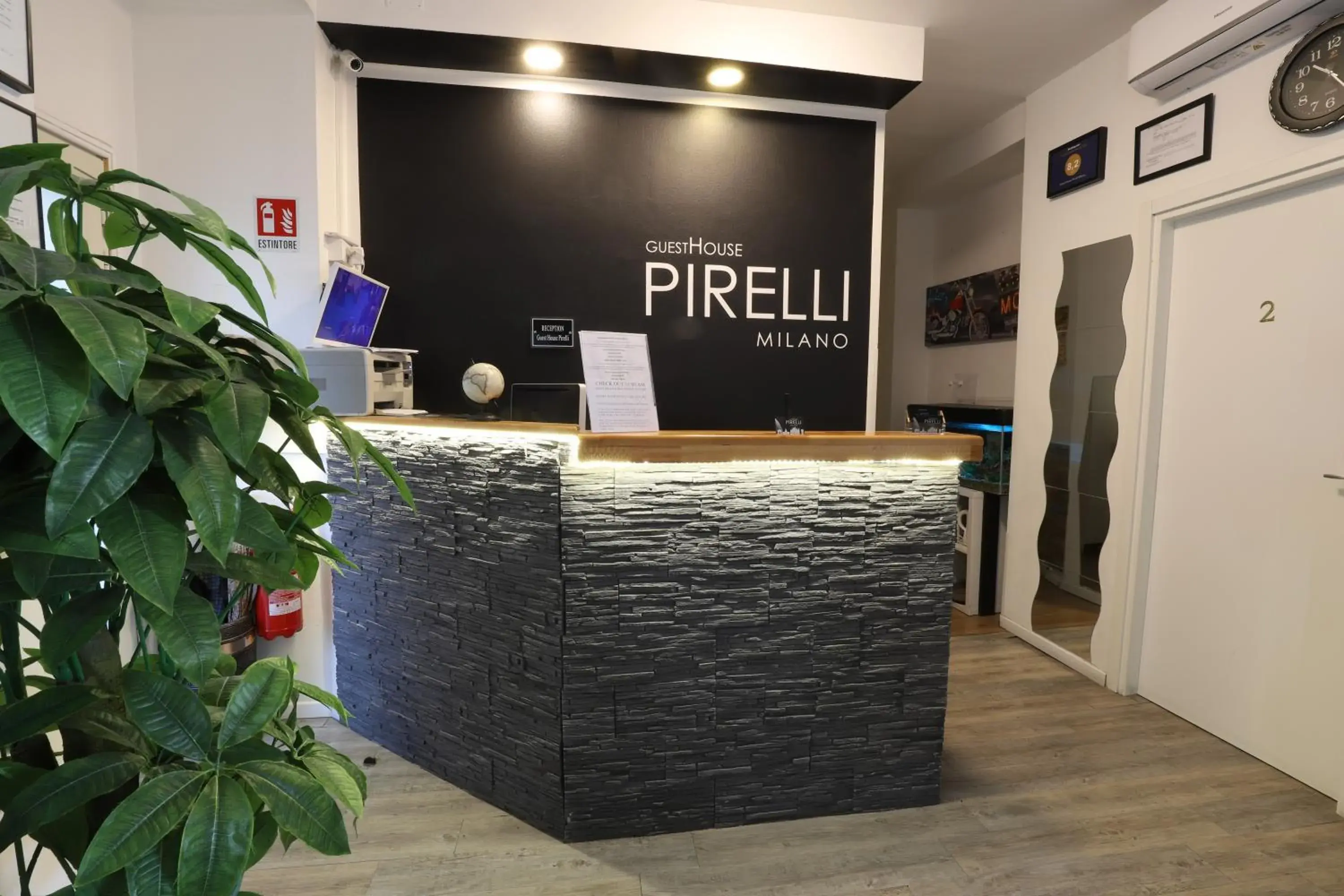 Lobby/Reception in Guest House Pirelli Milano