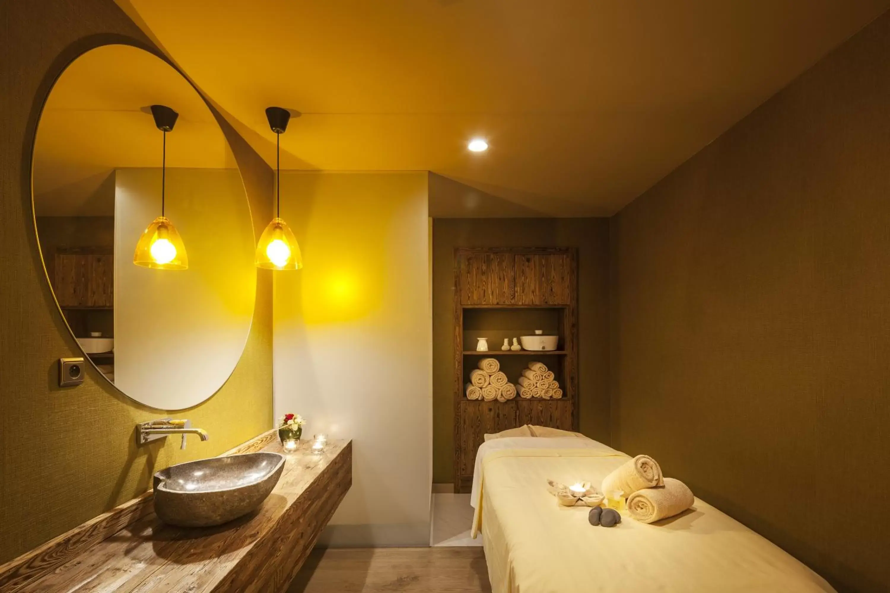 Massage, Bathroom in Kosher Hotel King David Prague
