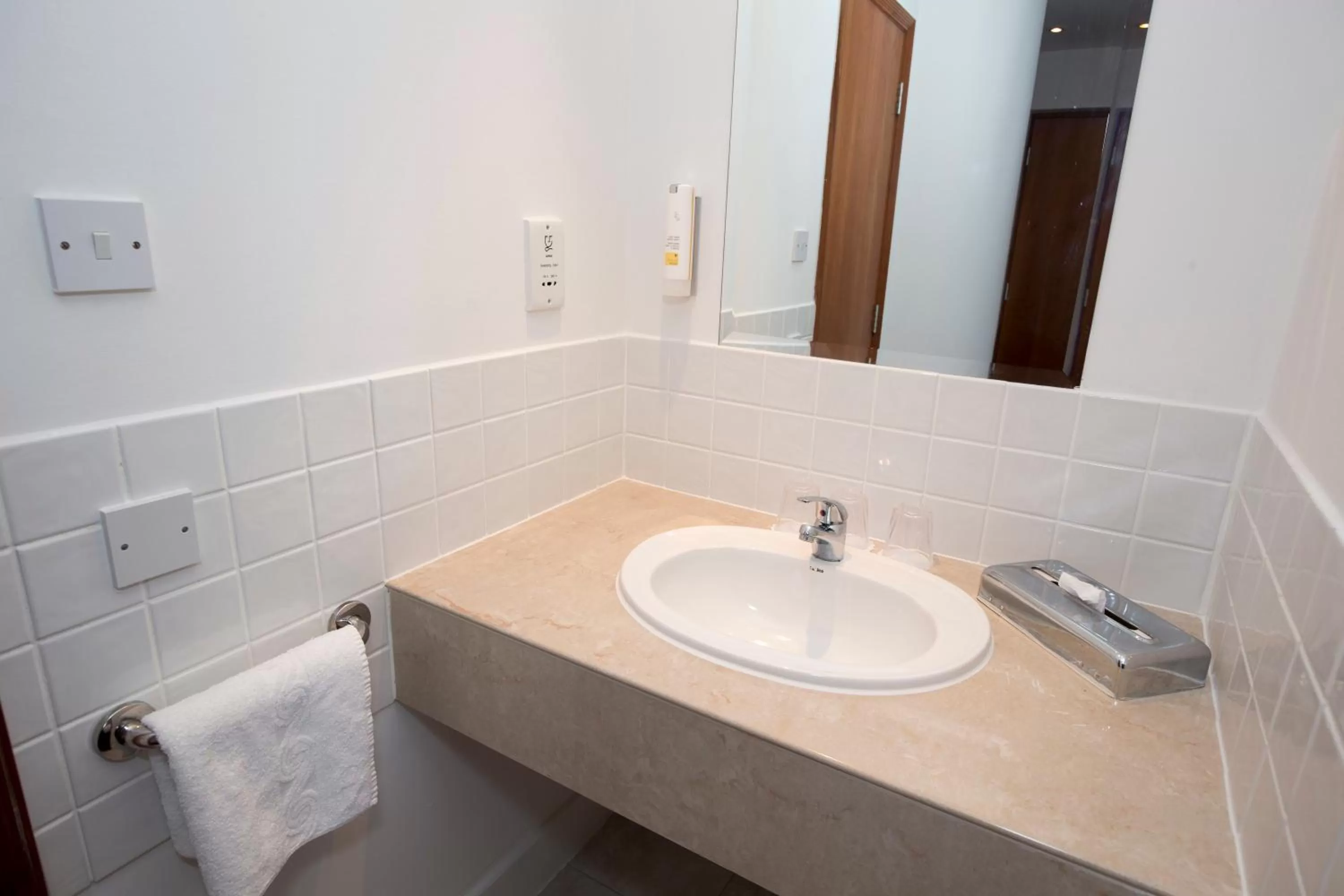 Bathroom in Ramada Cambridge