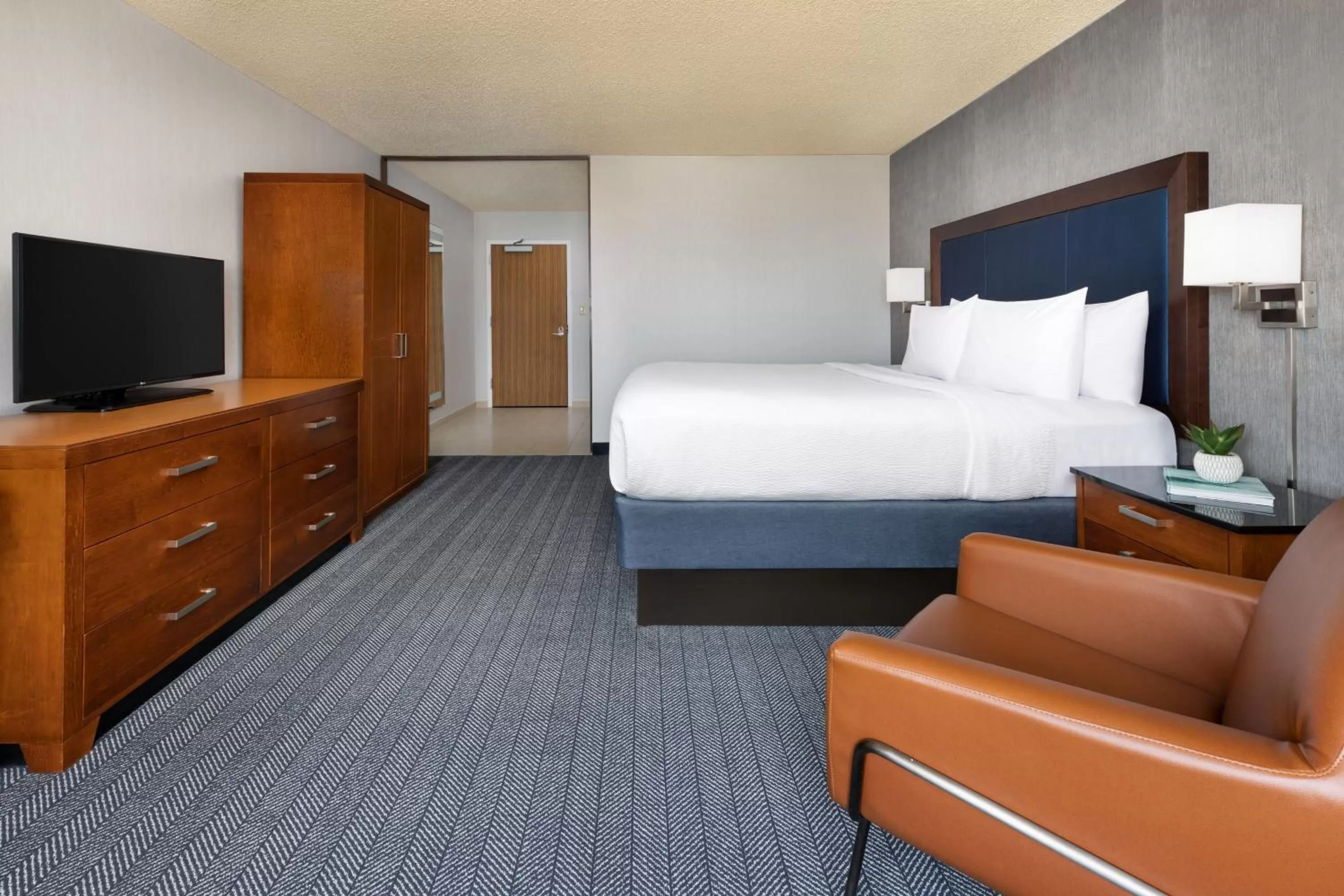 Photo of the whole room, Bed in Courtyard by Marriott Atlantic City Beach Block