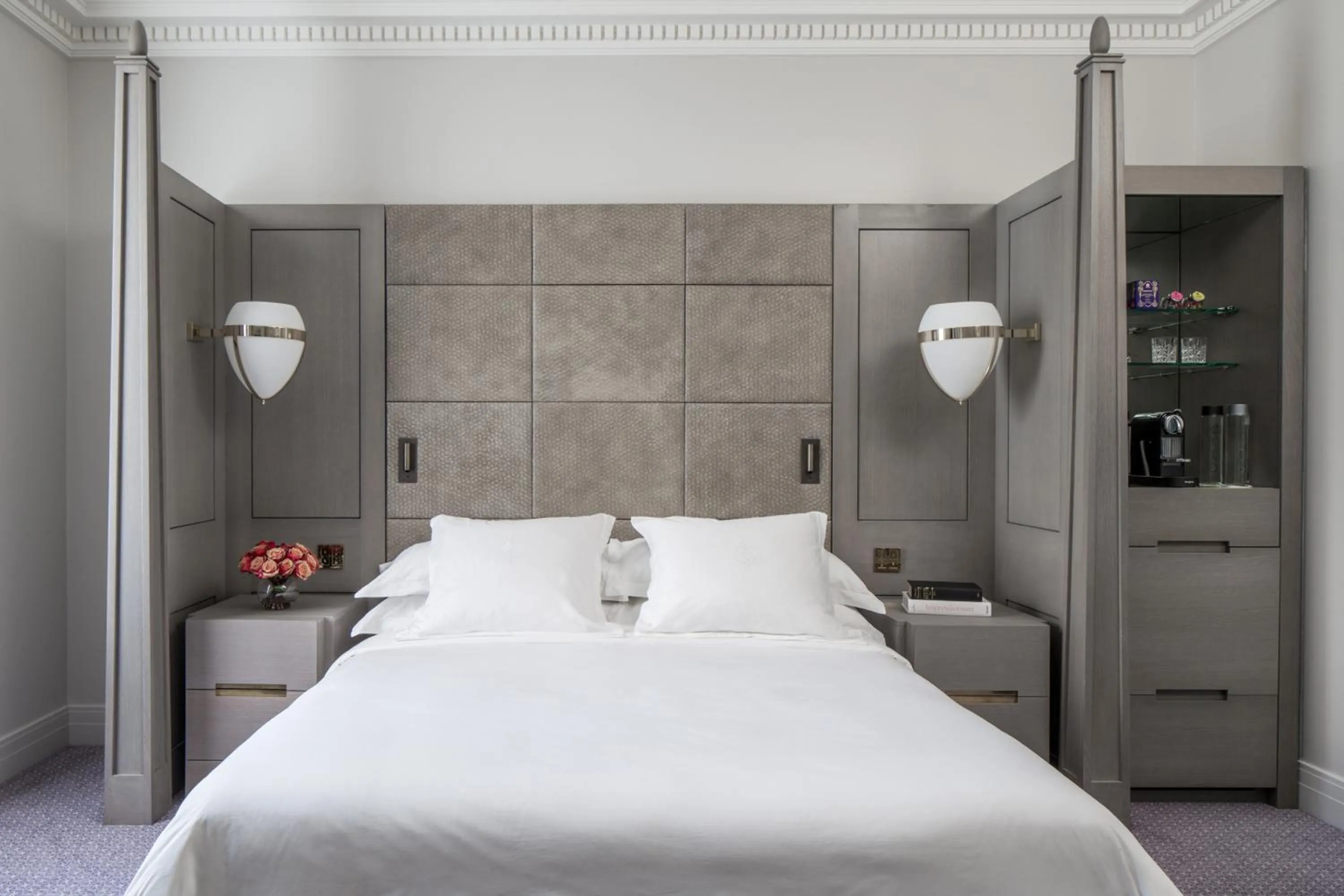 Bedroom, Bed in Four Seasons Hotel London at Tower Bridge