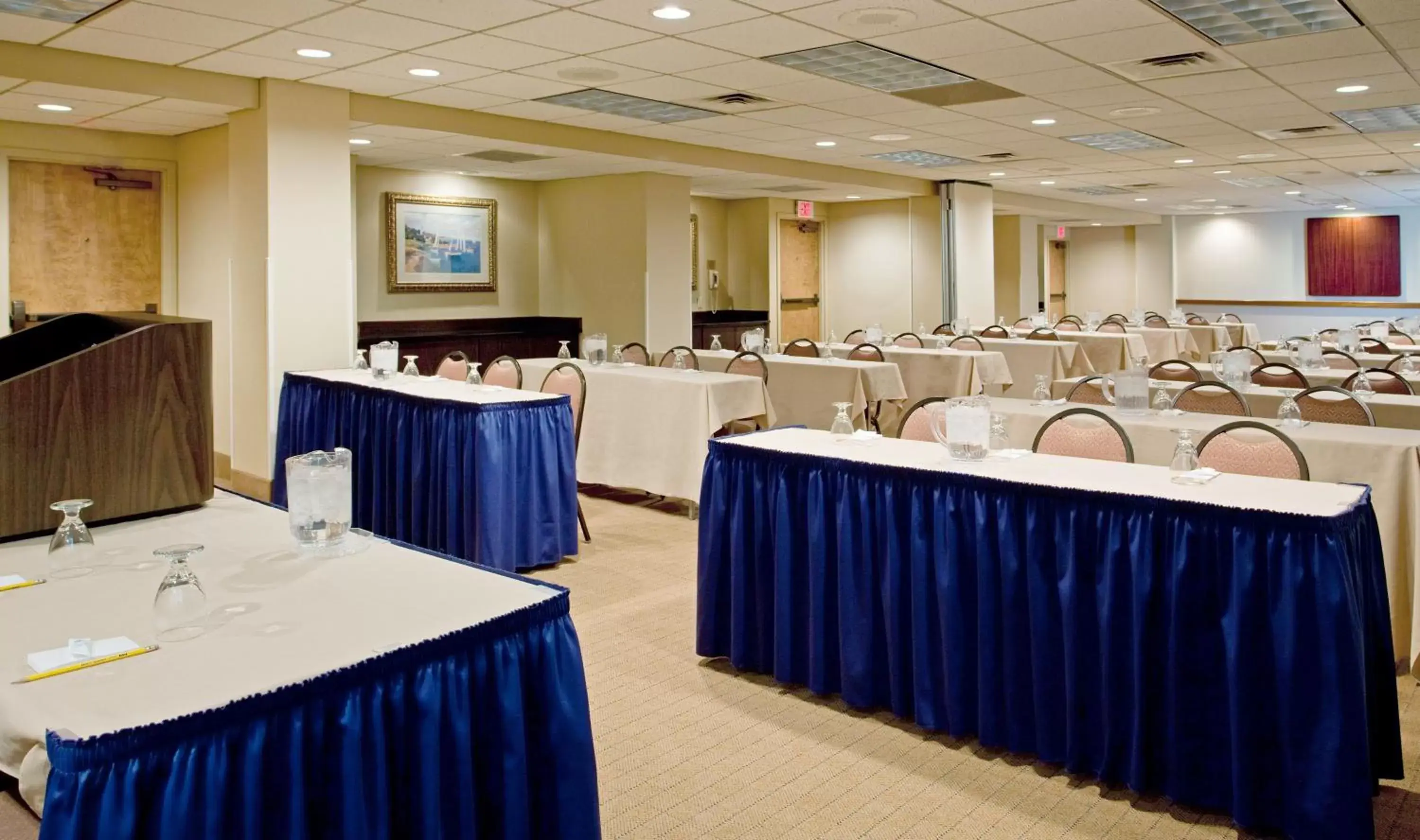 Meeting/conference room in Holiday Inn Portland-By the Bay, an IHG Hotel