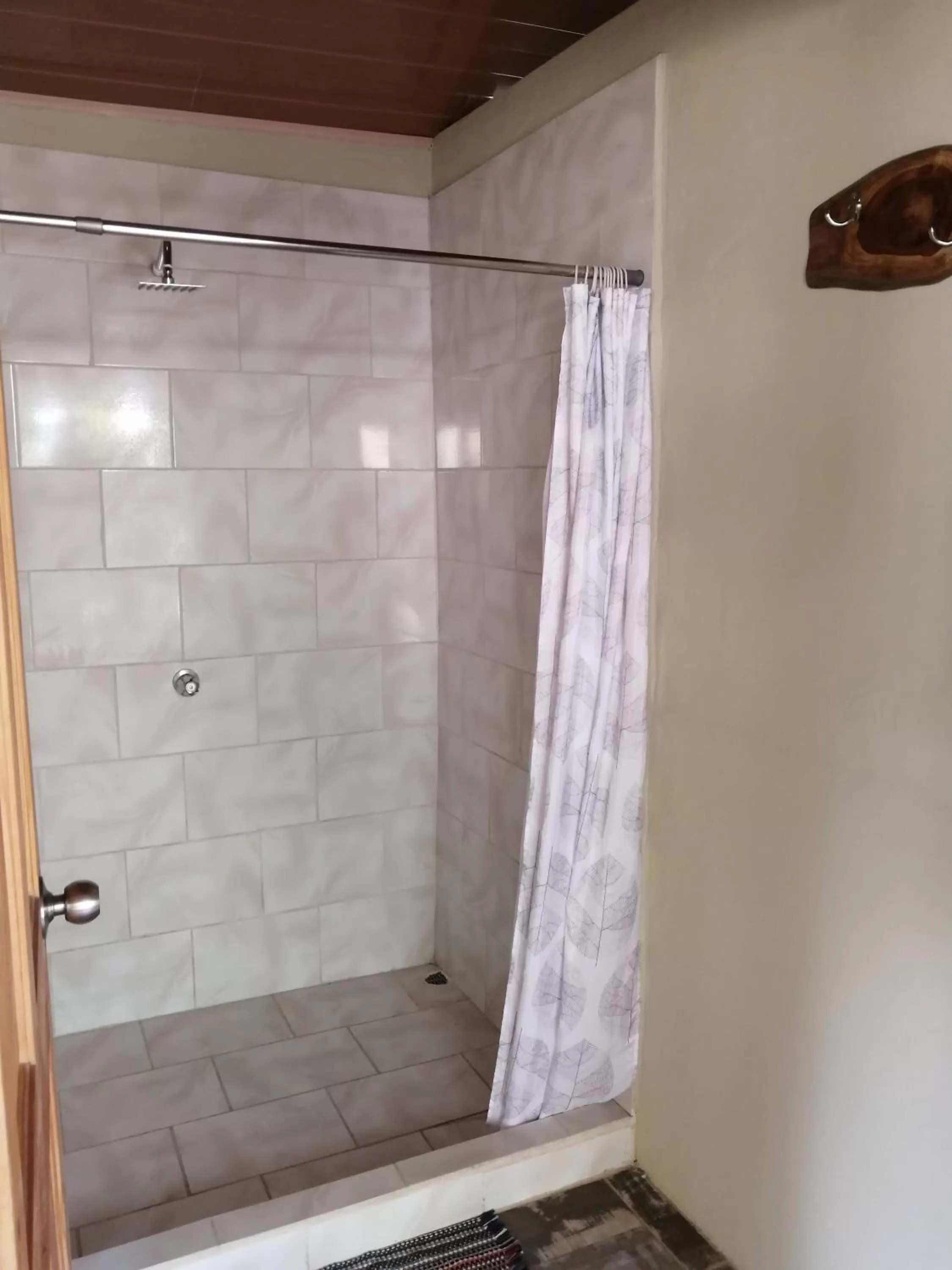 Shower in El Gecko Hotel & Tours