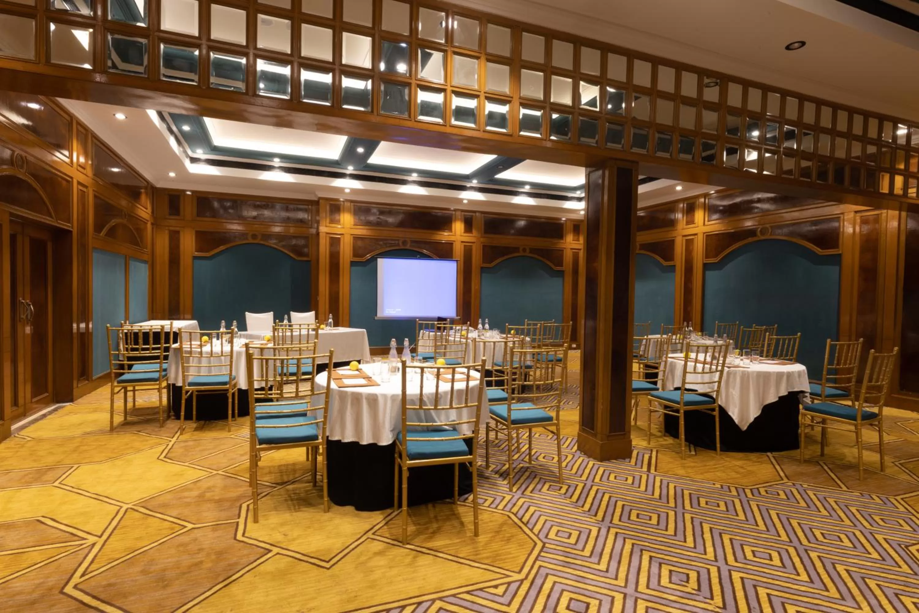 Banquet/Function facilities in Polo Floatel Kolkata