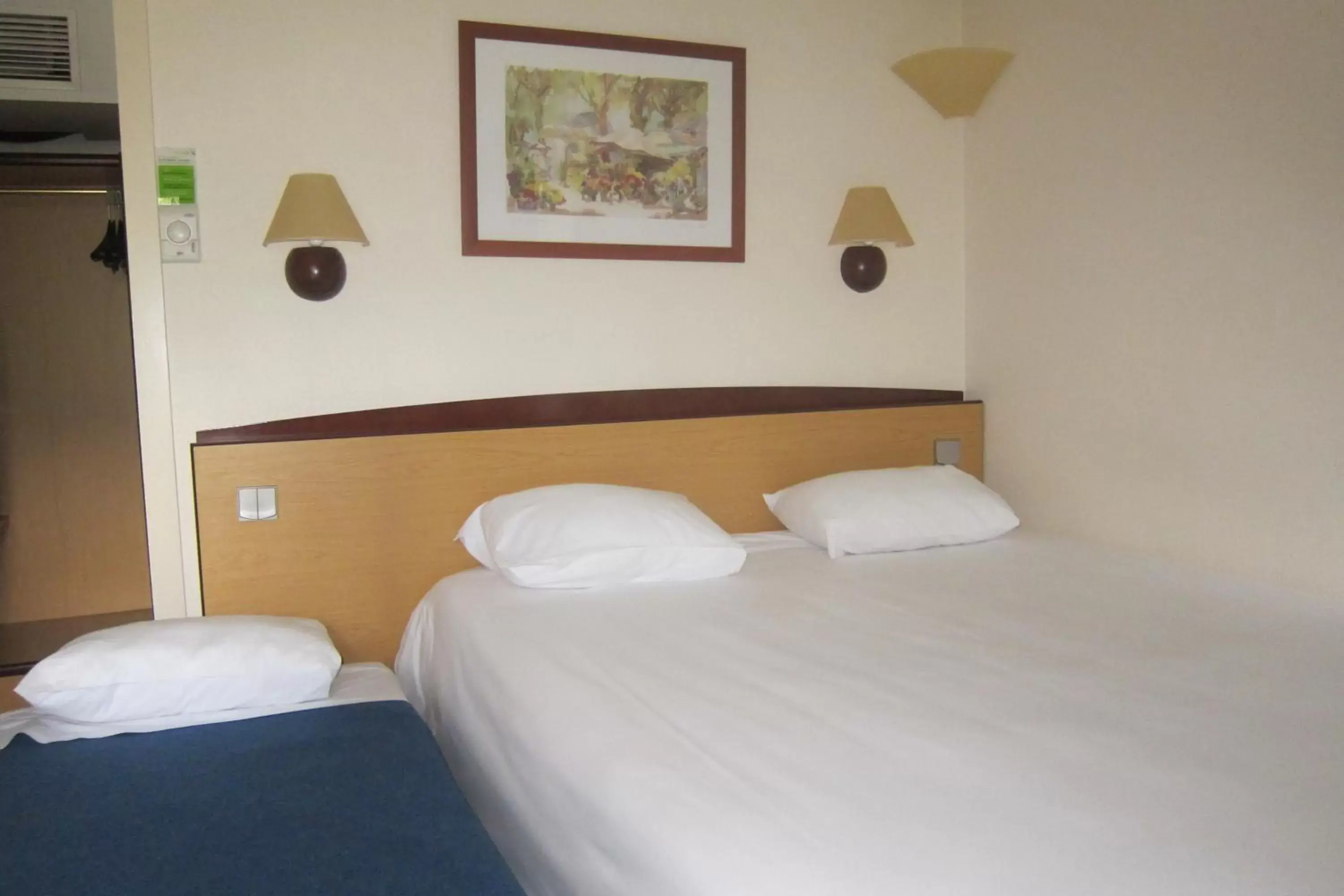 Bed in Campanile Clermont-Ferrand ~ Thiers Bed in Campanile Clermont-Ferrand ~ Thiers