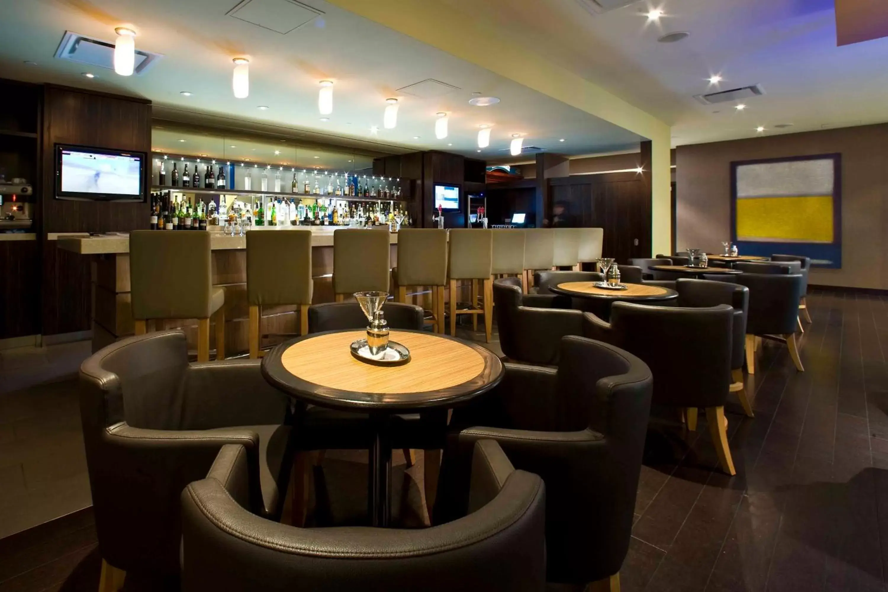 Lounge or bar, Lounge/Bar in Delta Hotels by Marriott Beausejour