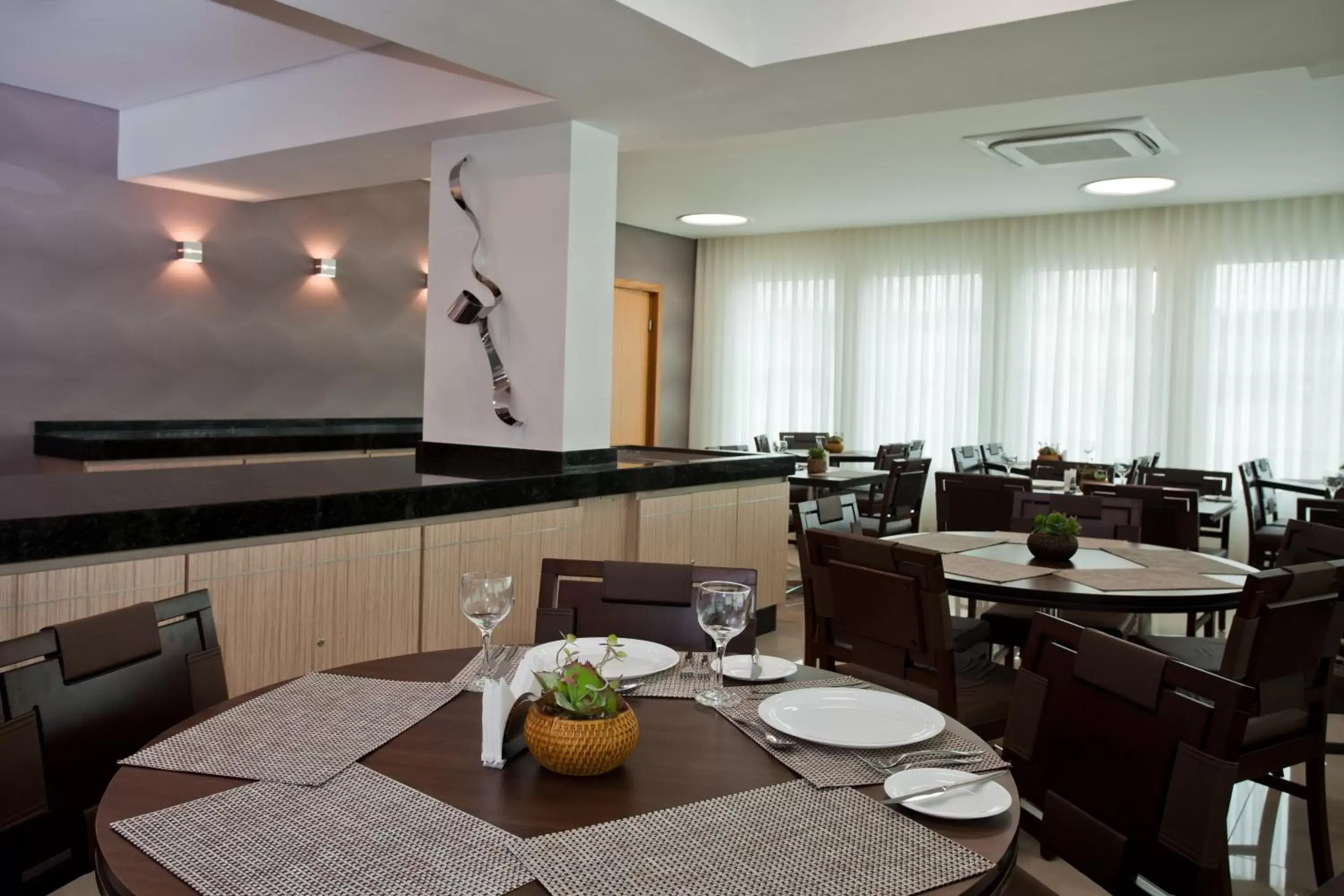 Restaurant/Places to Eat in BH Jaraguá Hotel - Antes Bristol