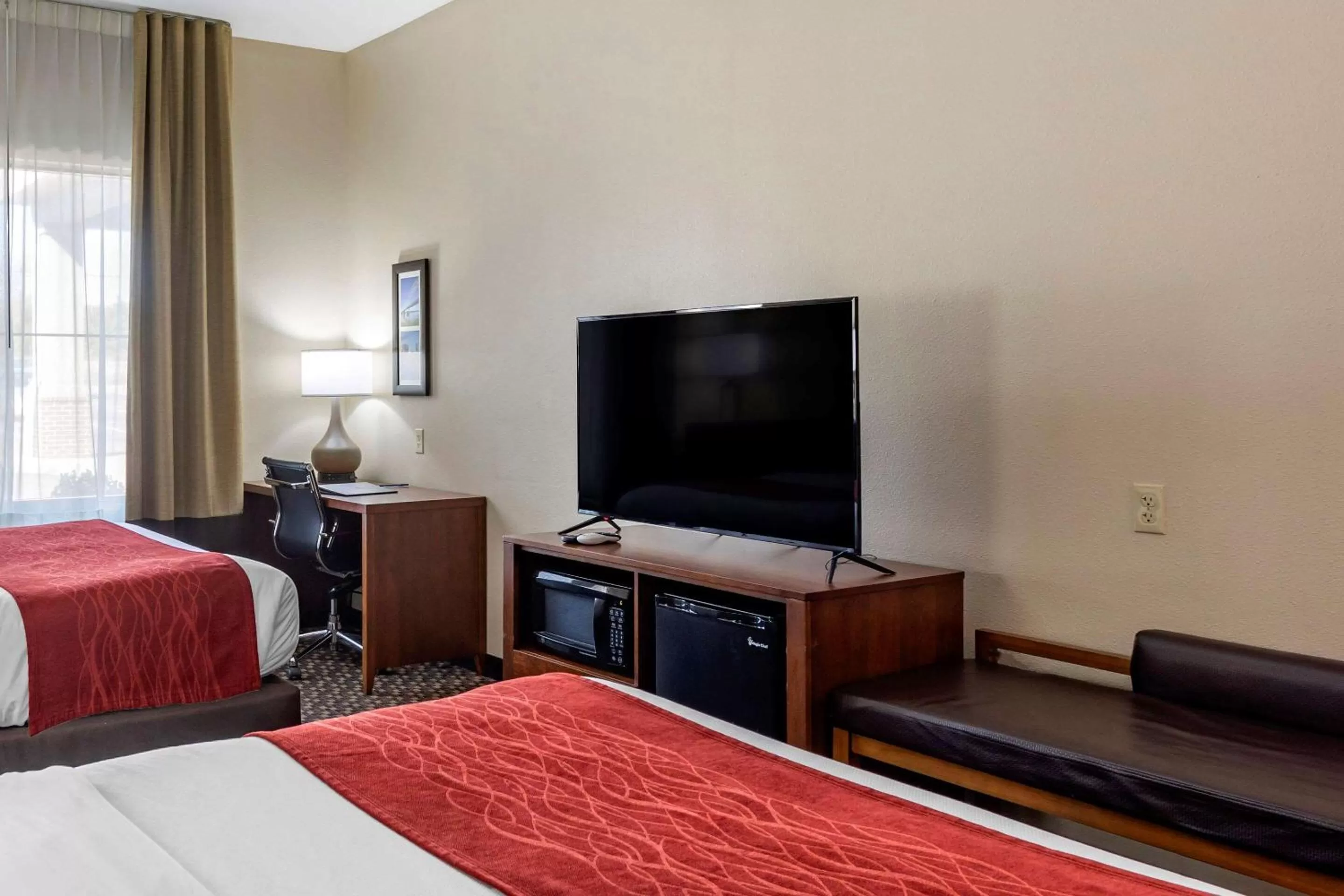 Photo of the whole room, Bed in Comfort Inn & Suites Atoka-Millington