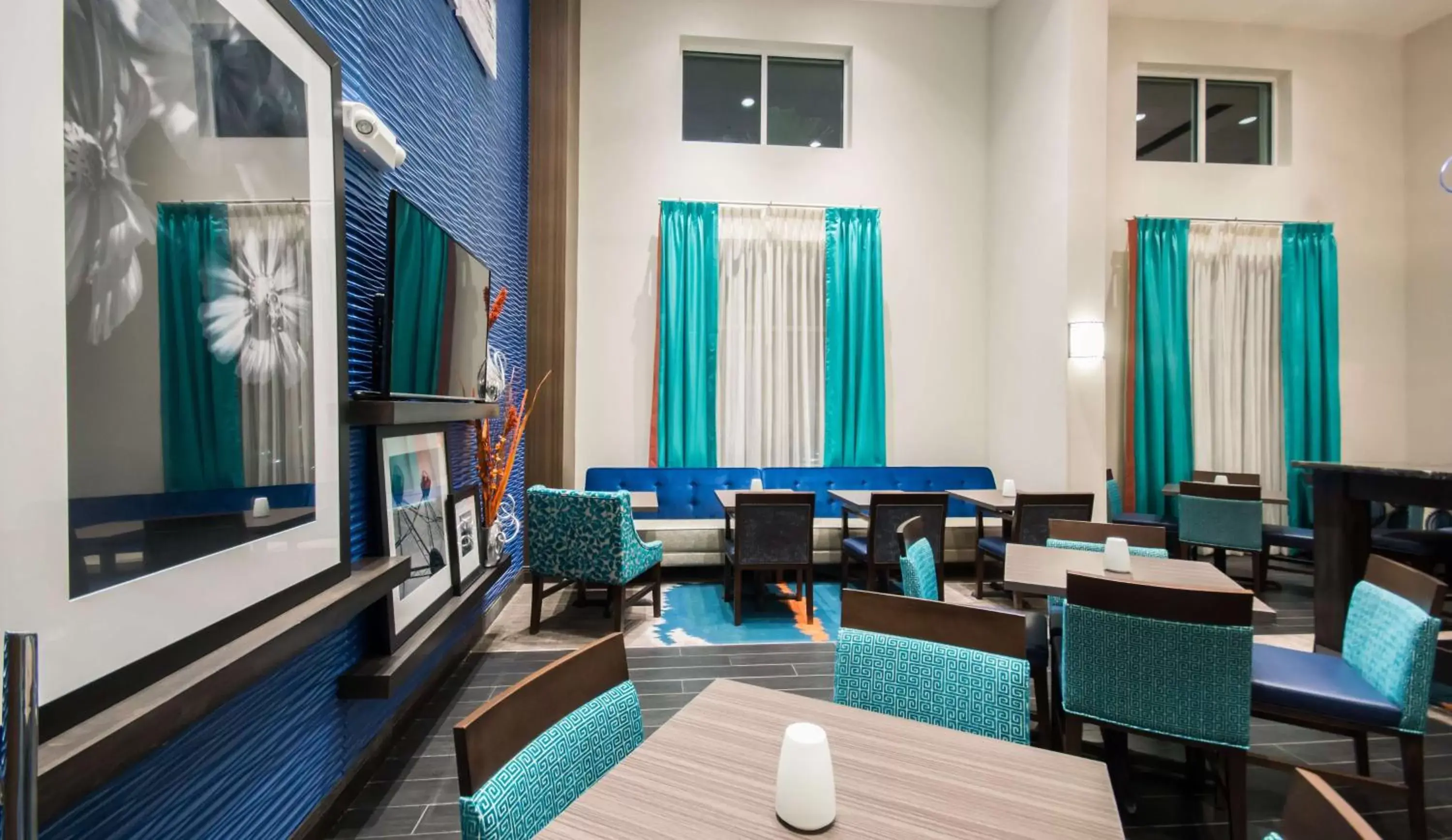 Lobby or reception in Hampton Inn & Suites Orlando near SeaWorld