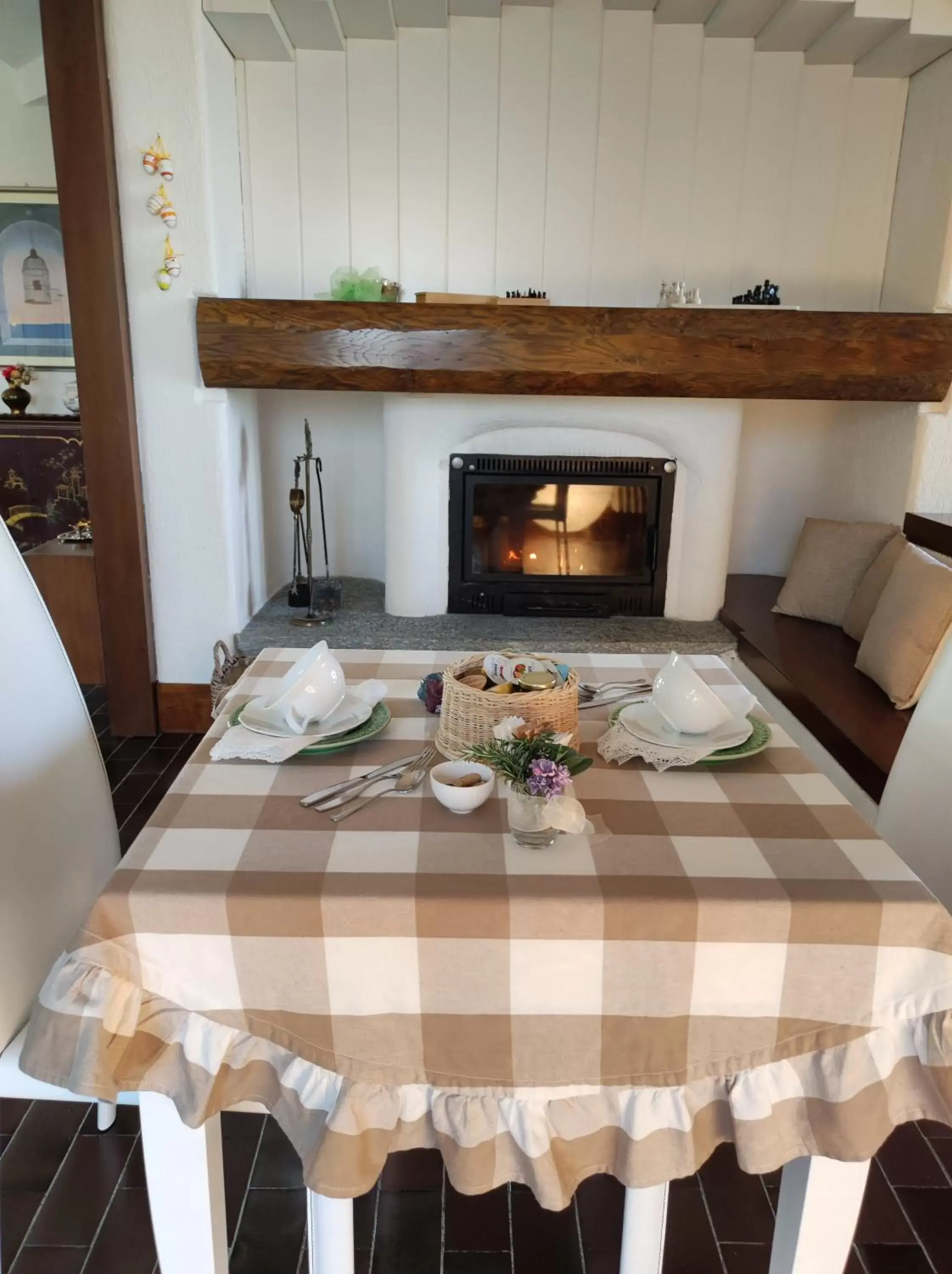 flat iron, Dining Area in Villa Pieve