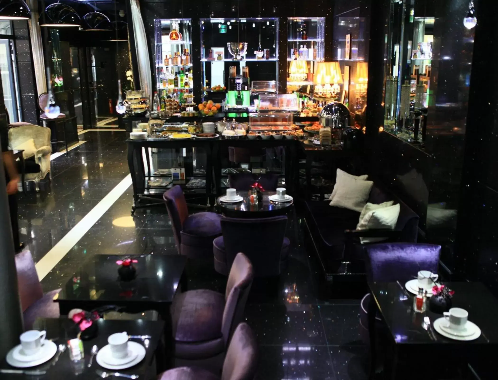 Restaurant/places to eat, Lounge/Bar in Maison Albar Hotels Le Diamond