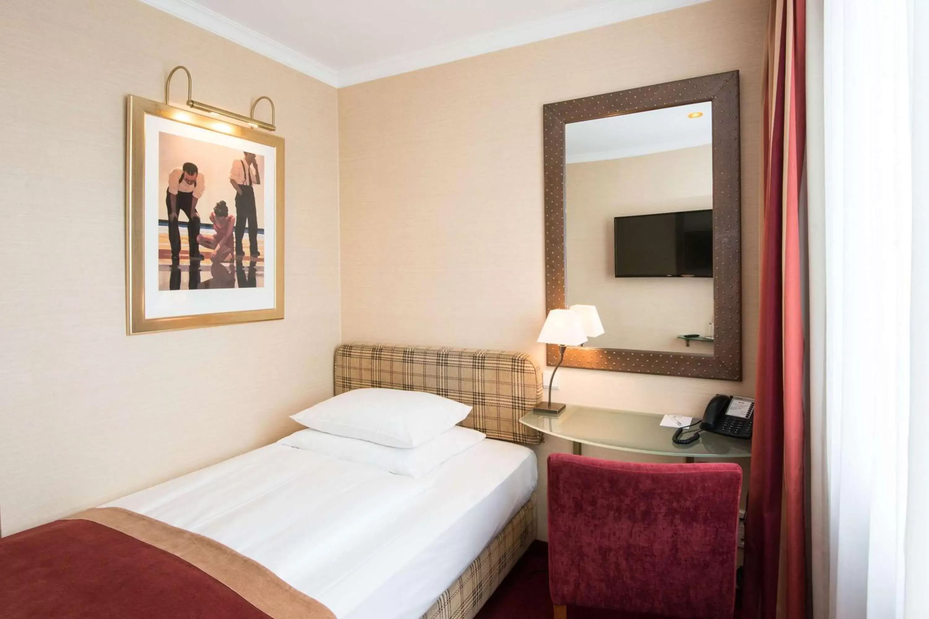 Bedroom, Bed in Best Western Plus Hotel St. Raphael