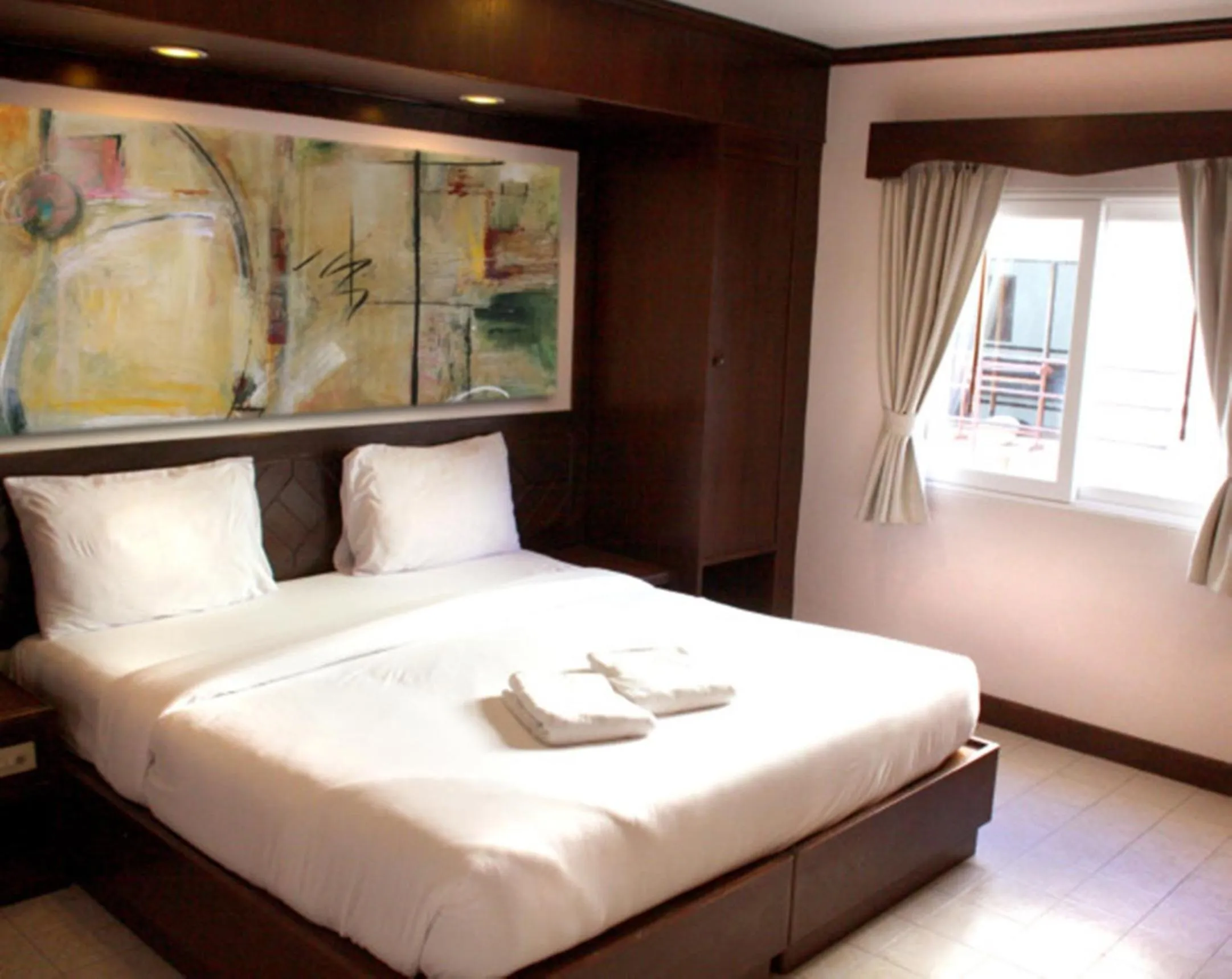 Bed in Karon Cafe Inn