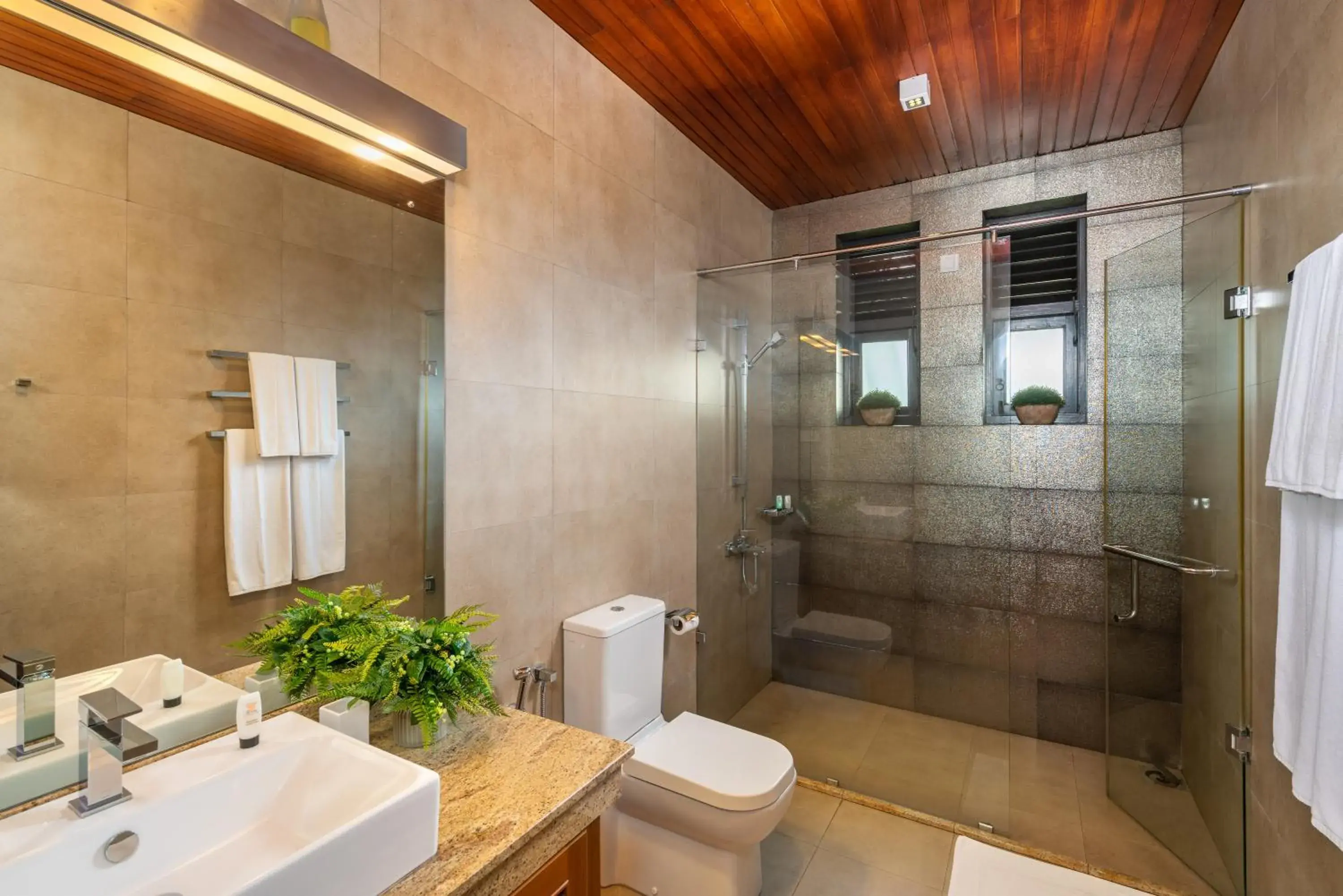 Shower, Bathroom in Clove Villa