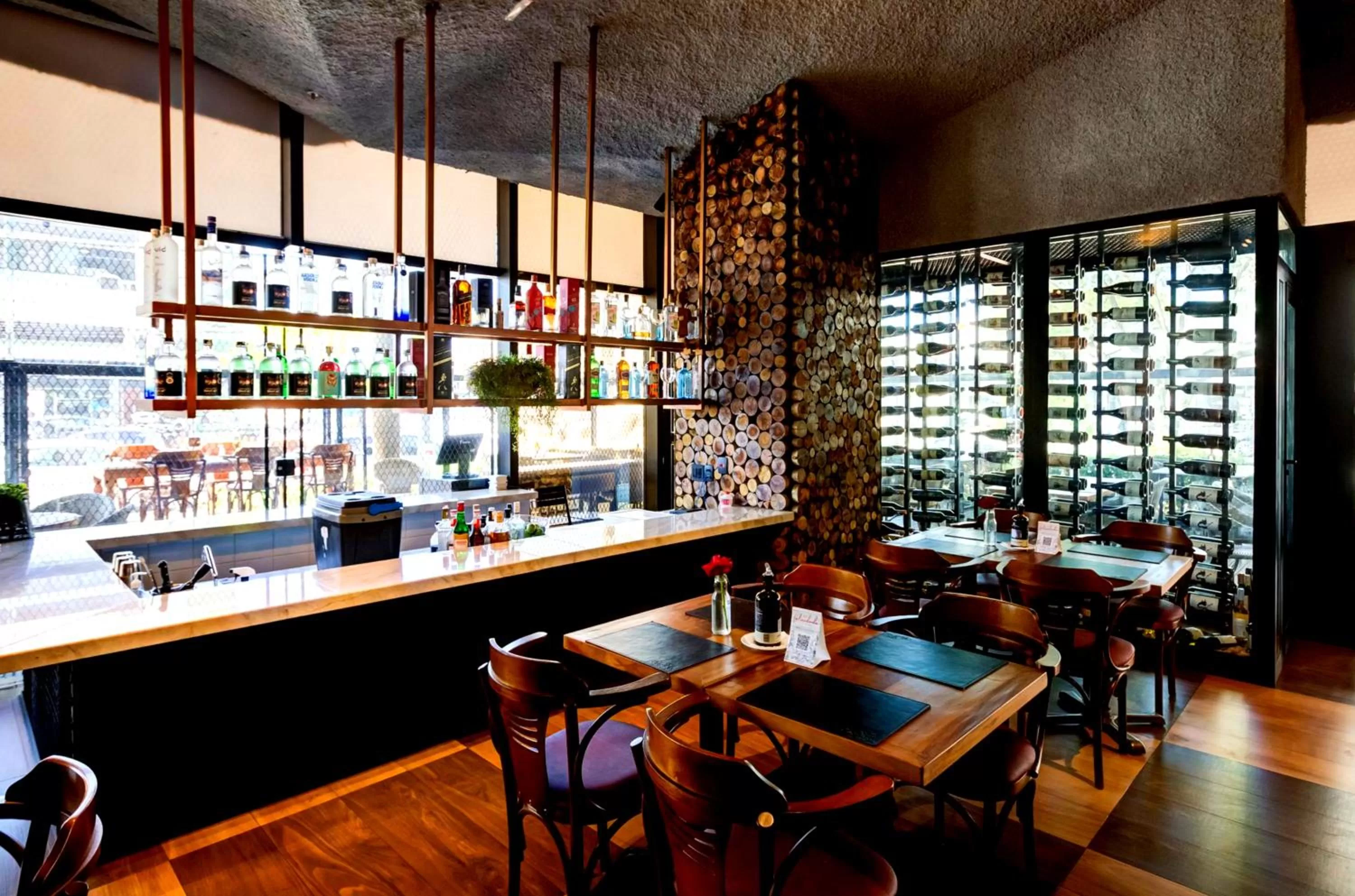 Restaurant/places to eat in ibis Vitoria Praia do Canto